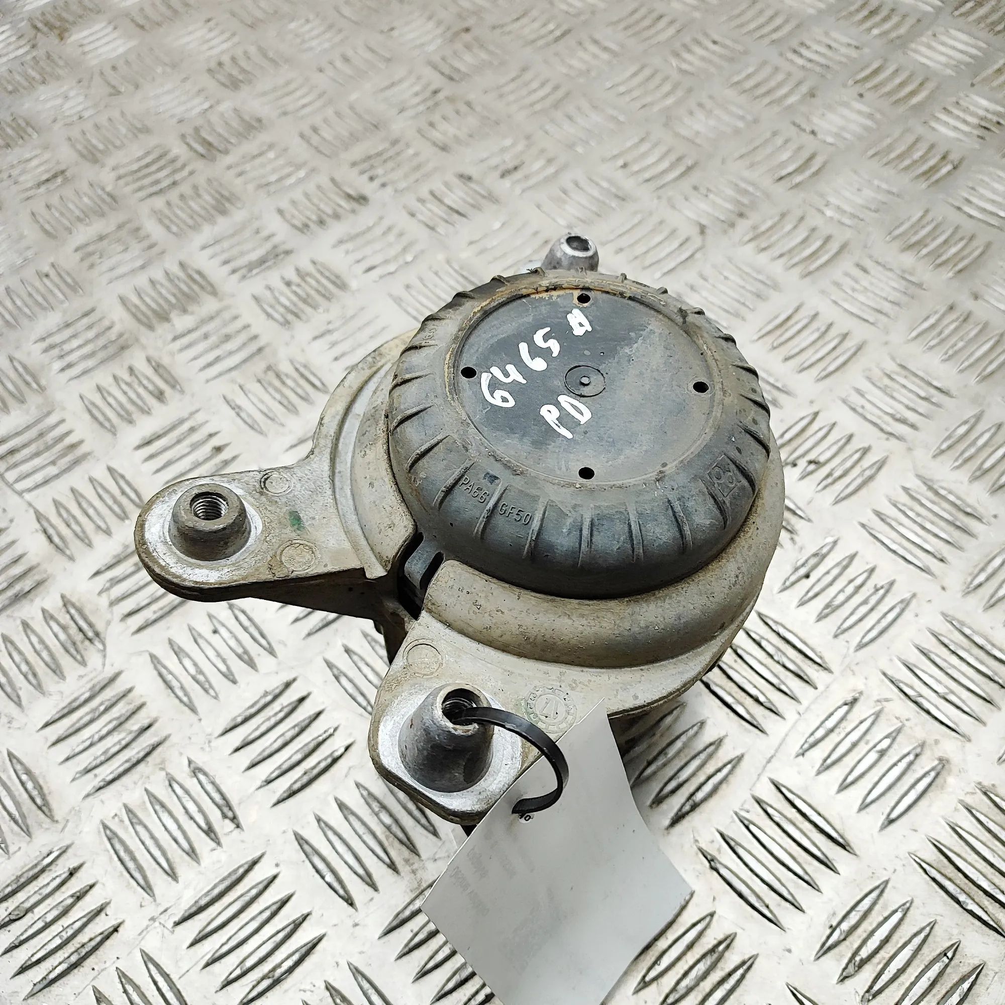 Mercedes-Benz A (W176) Right Side Engine Mount Right Side Engine Mount — MERCEDES BENZ E-CLASS...