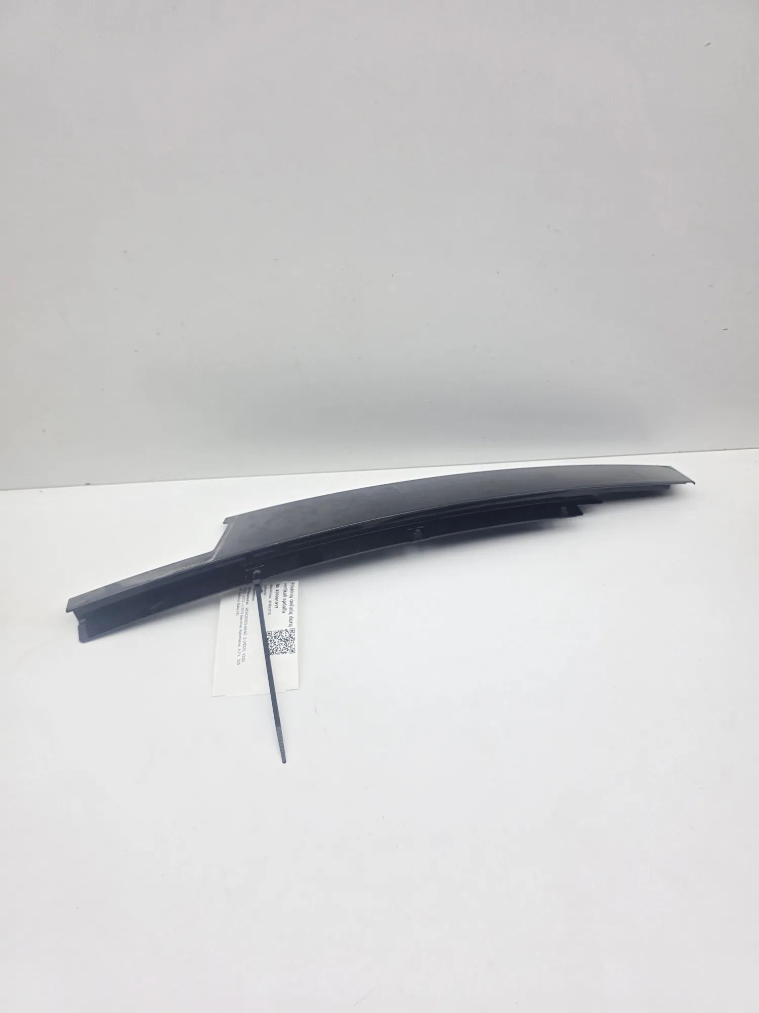 Mercedes-Benz A (W176) Vertical door trim — front right Vertical door trim — front right — MERCEDES BEN...