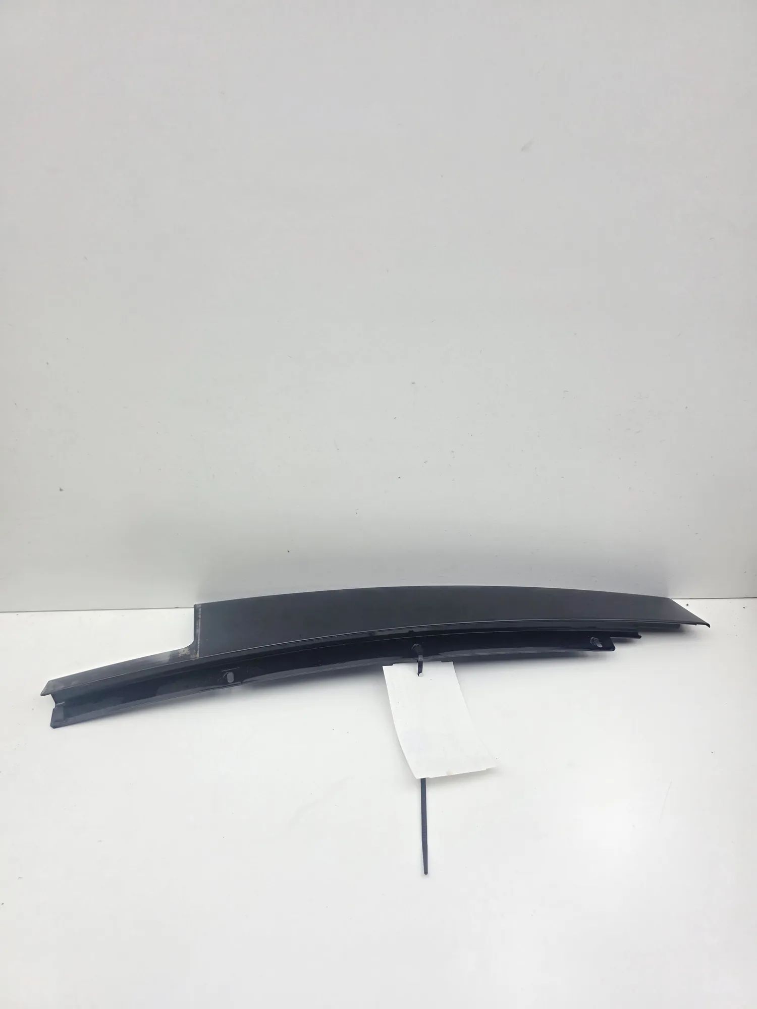 Mercedes-Benz A (W176) Vertical door trim — rear — left Vertical door trim — rear — left — MERCEDES BEN...