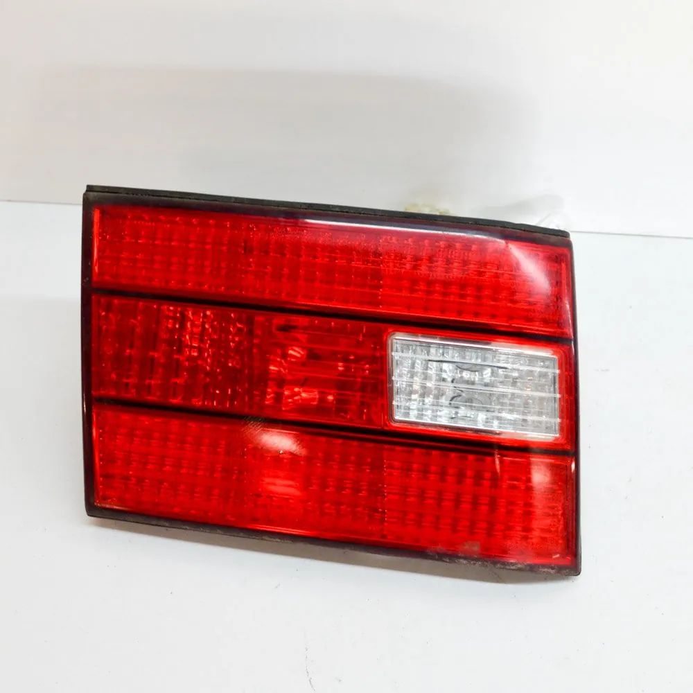 Lexus LS Left Side Tailgate Tail Light Left Side Tailgate Tail Light — LEXUS LS _F2_ (...