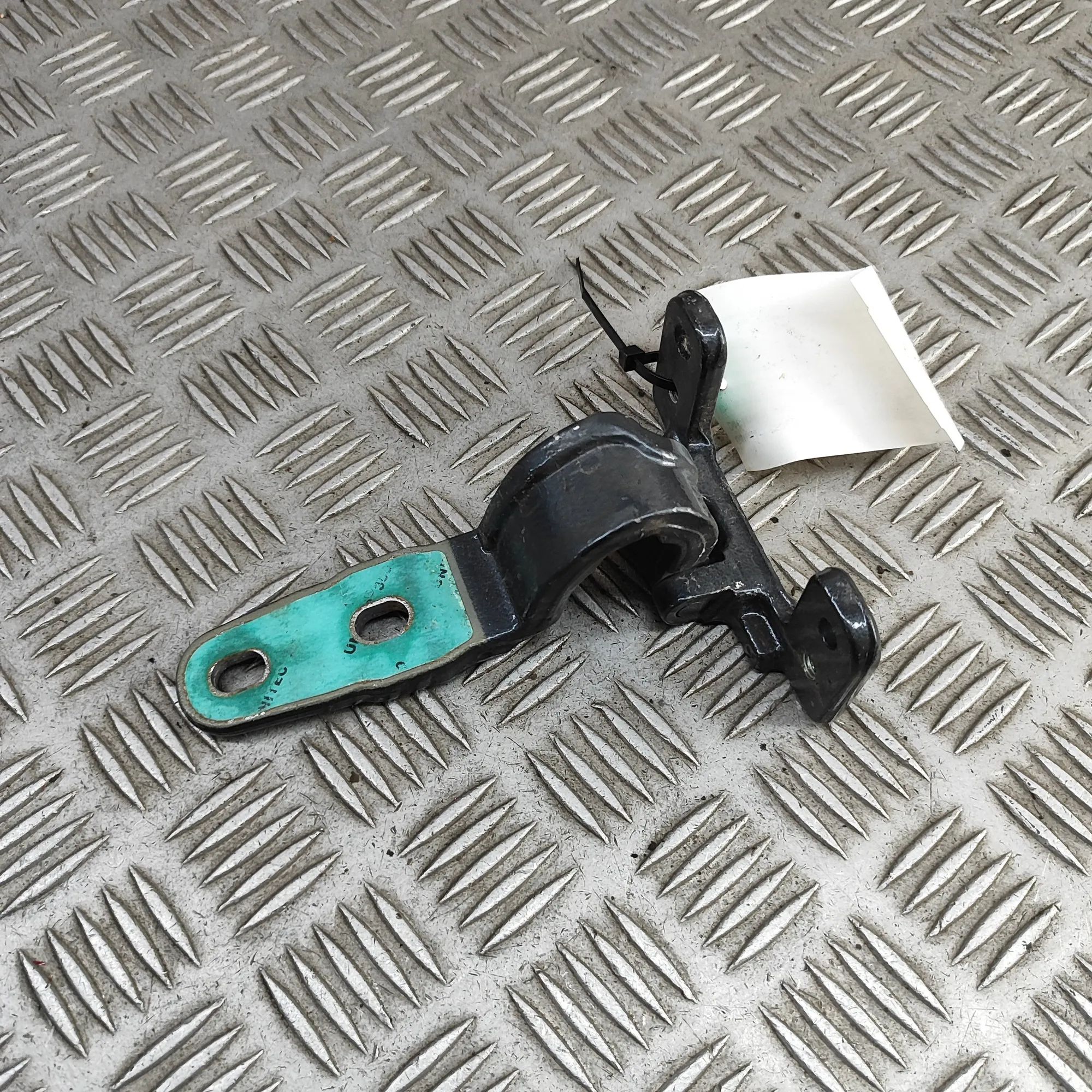 Mercedes-Benz A (W176) Right Side Bootlid Hinge Right Side Bootlid Hinge — MERCEDES BENZ C-CLAS...