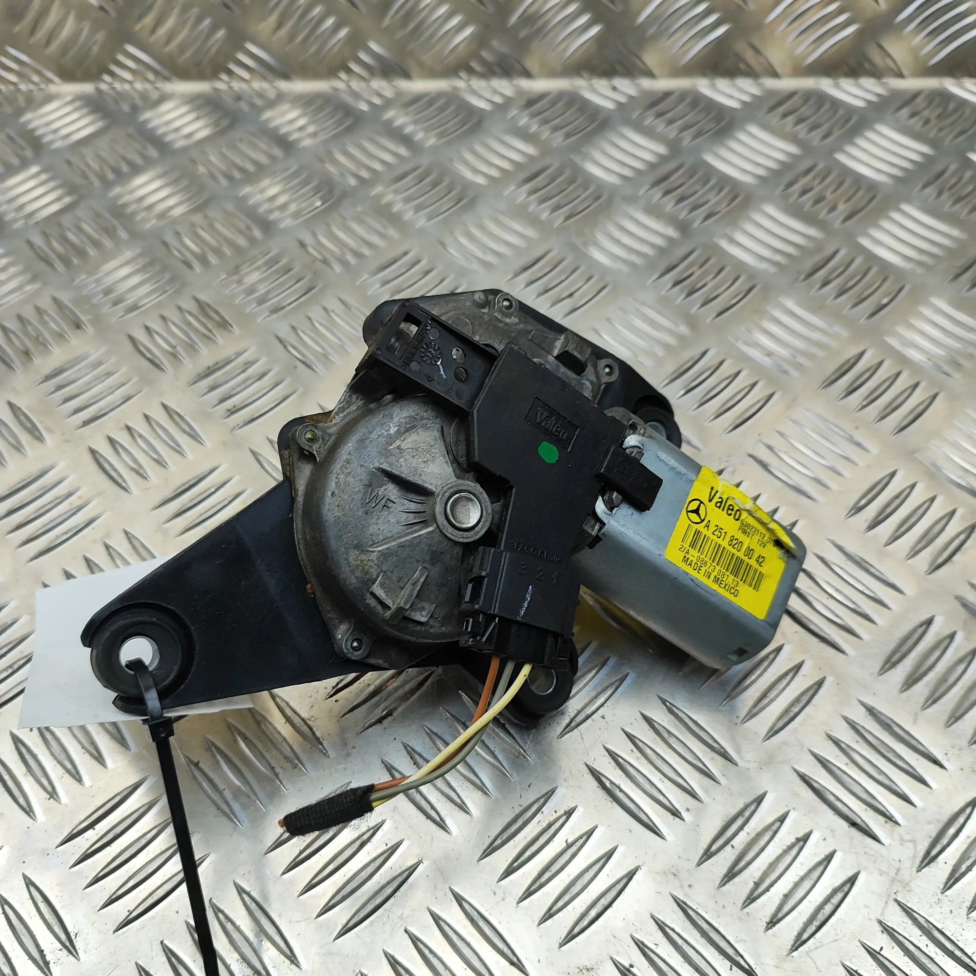 Mercedes-Benz A (W176) Мотор стеклоочистителя Tailgate wiper motor — MERCEDES BENZ ML-CLASS (...