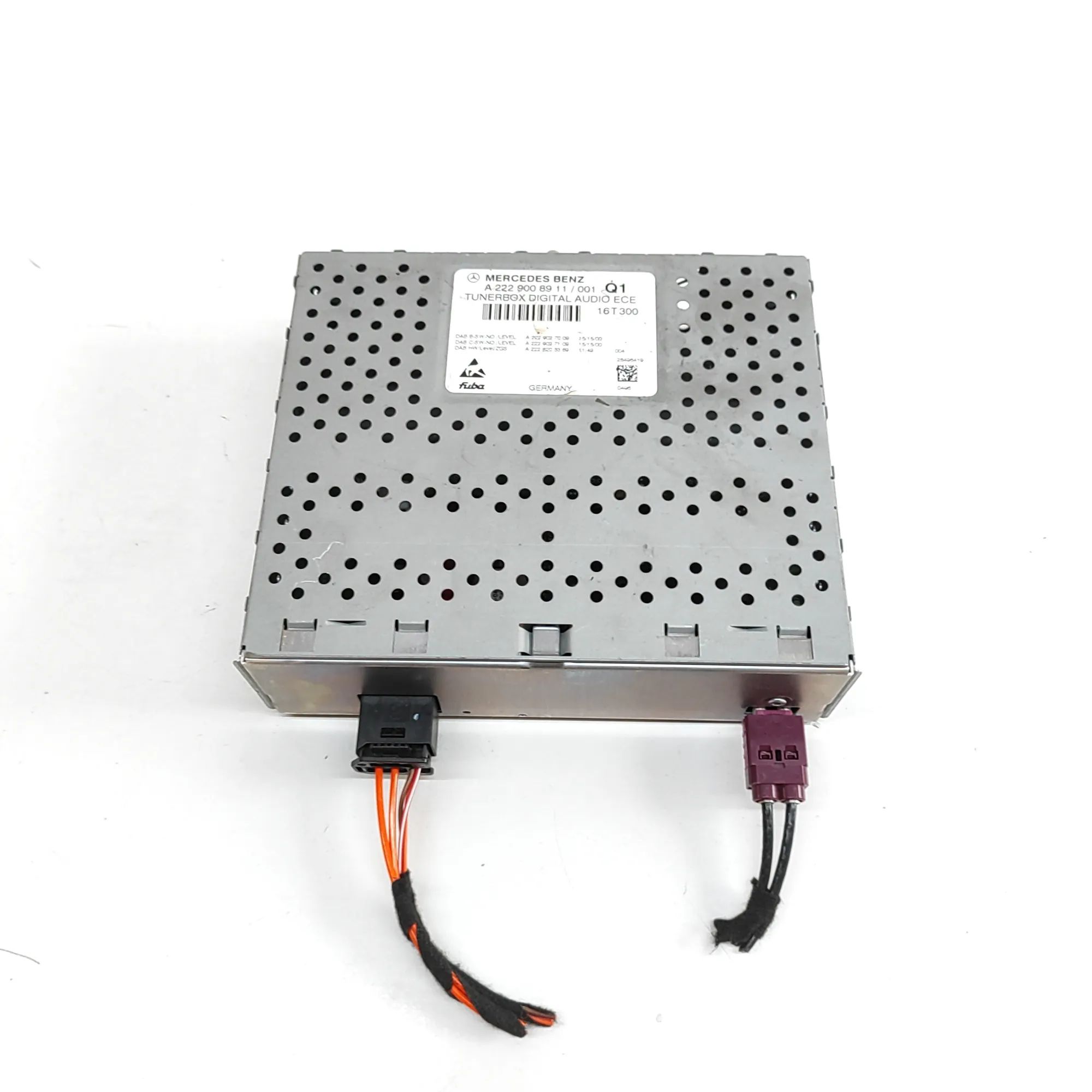 Mercedes-Benz A (W176) DAB Tuner Control Unit DAB Tuner Control Unit — MERCEDES BENZ C-CLASS ...