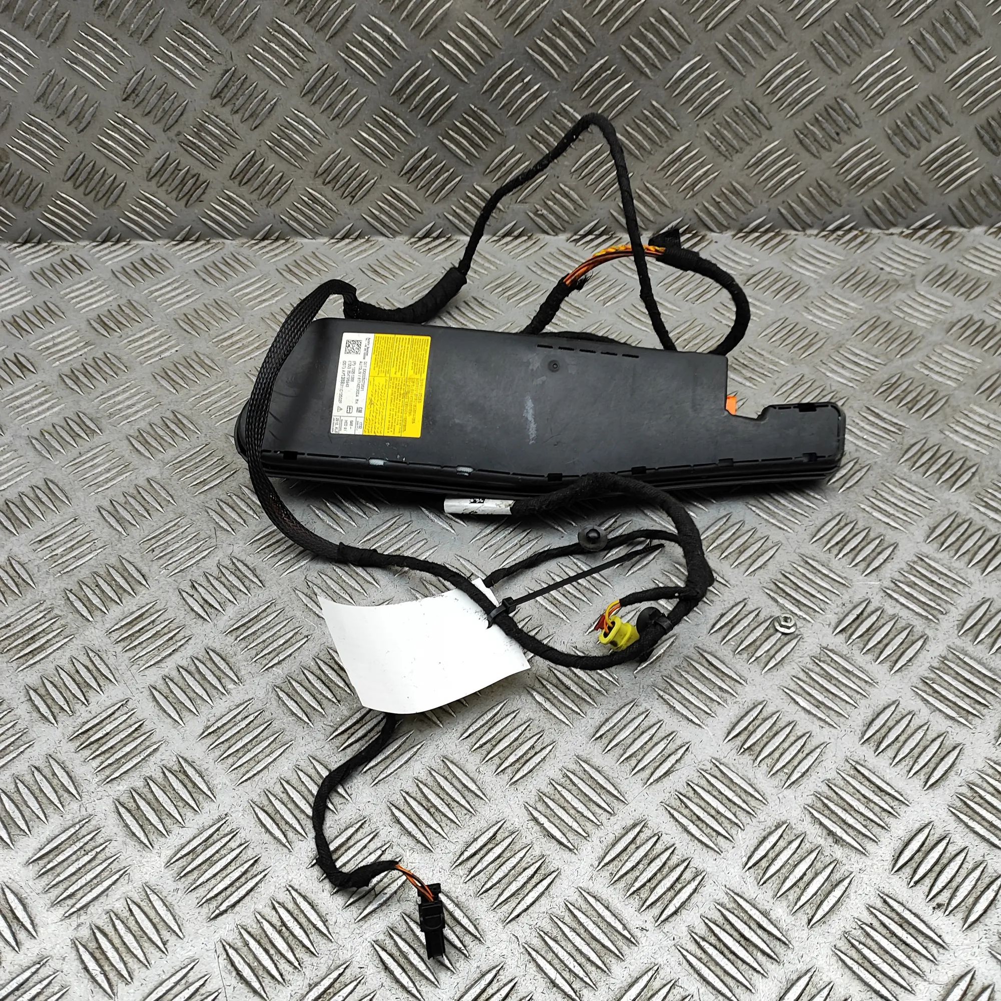Opel Zafira (B) Seat airbag (SRS) — front right Seat airbag (SRS) — front right — OPEL ZAFIRA T...