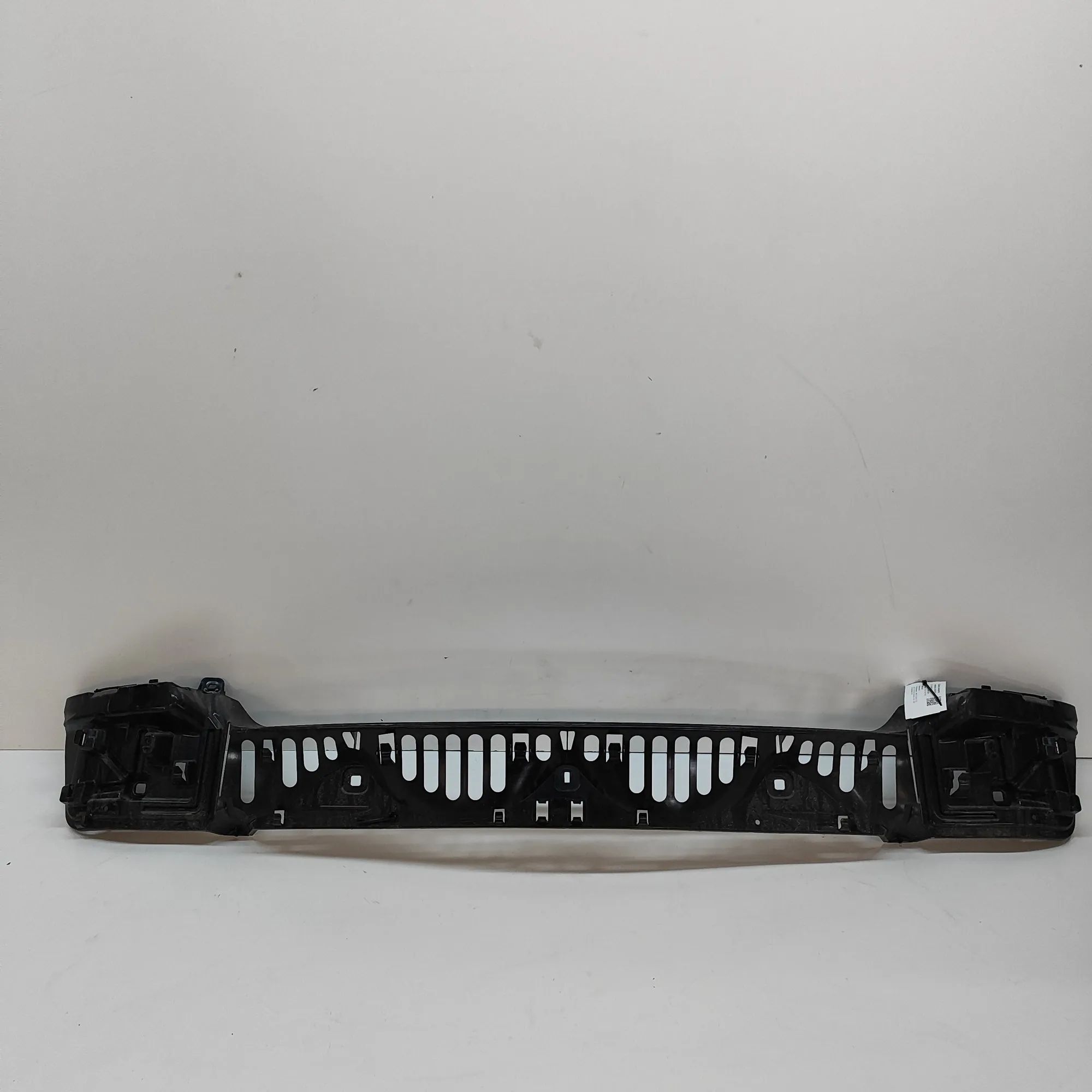 BMW 6 (F06 / F12 / F13) Rear Bumper Middle Bracket Rear Bumper Middle Bracket — BMW 6 Cabrio F12 (...