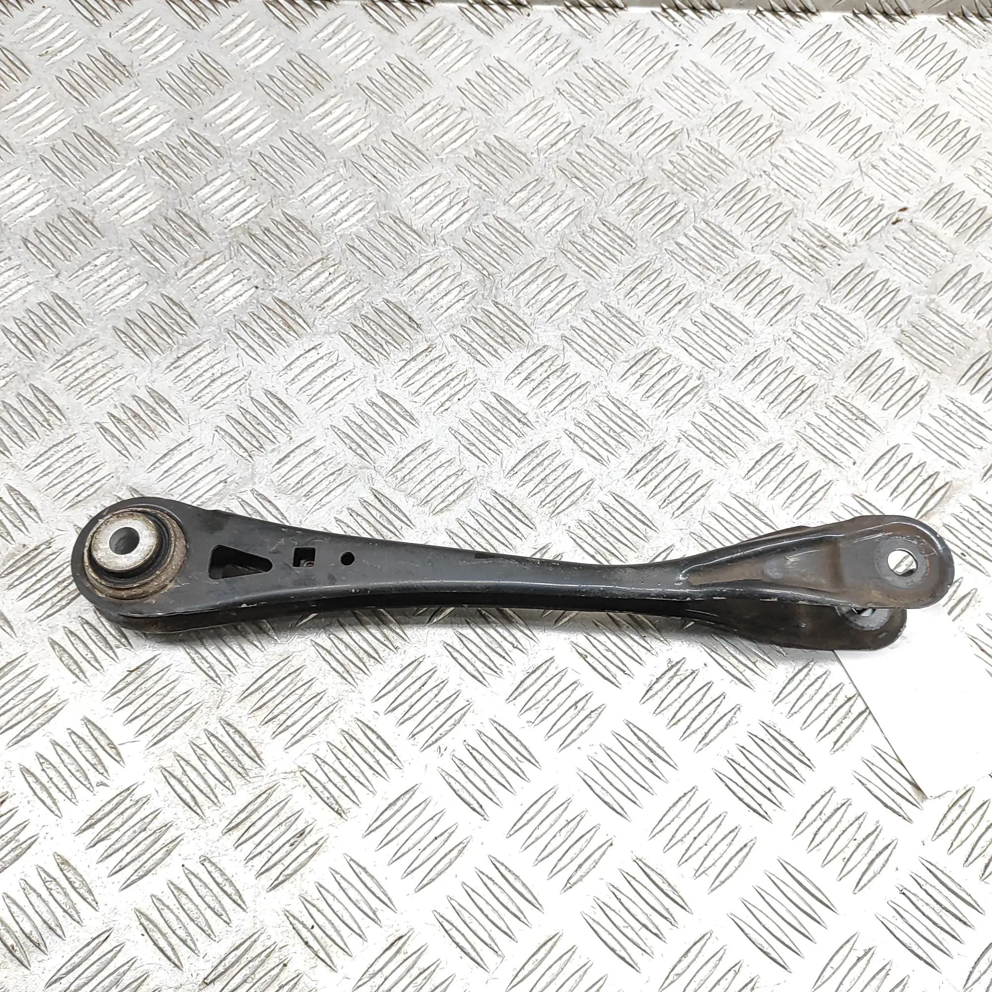 BMW 5 (F10 / F11) Rear Right Control Arm Rear Right Control Arm — BMW 5 G30 (2016-PRESEN...