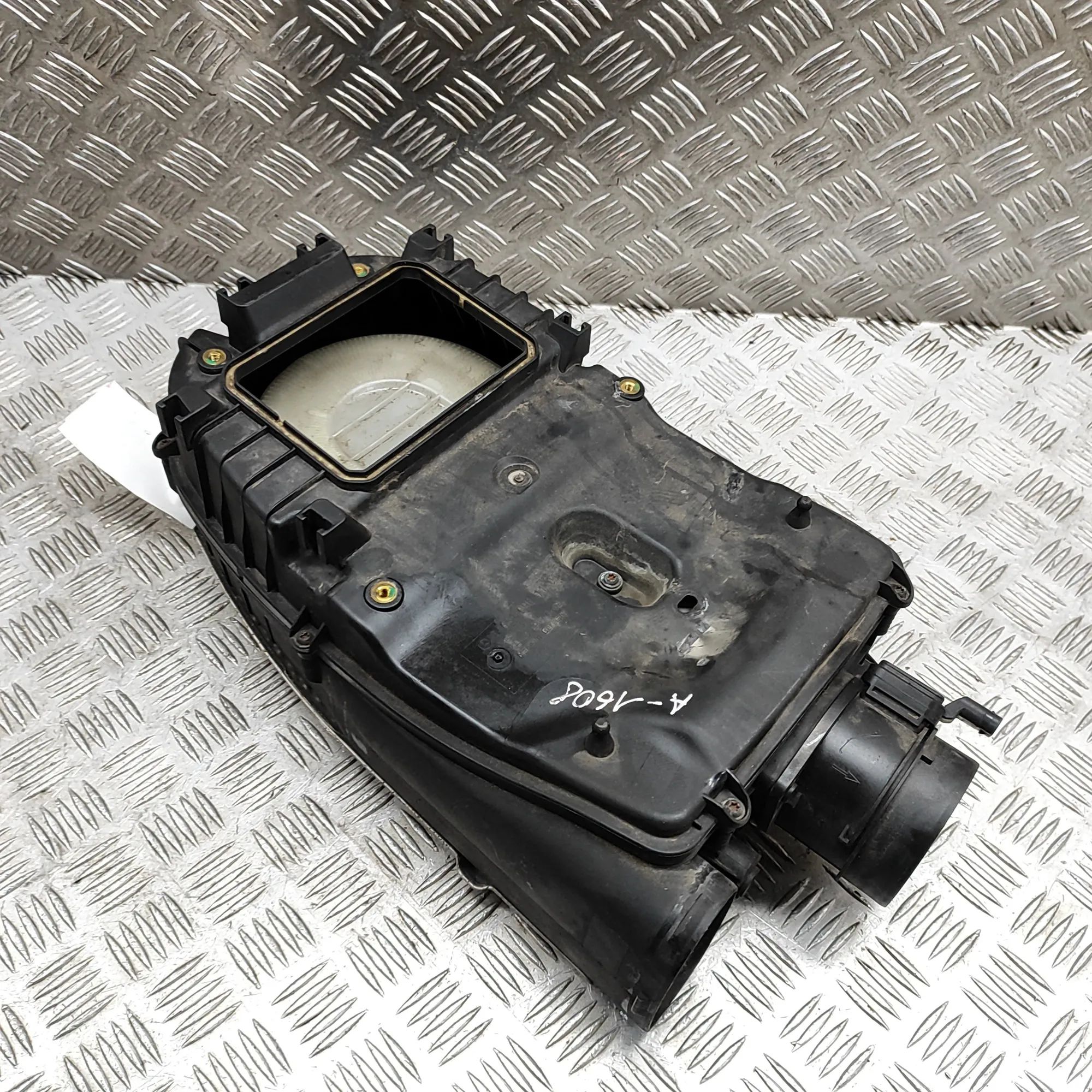 Mercedes-Benz A (W169) Air filter box  Air Filter Box — MERCEDES BENZ C-CLASS (W204) (...