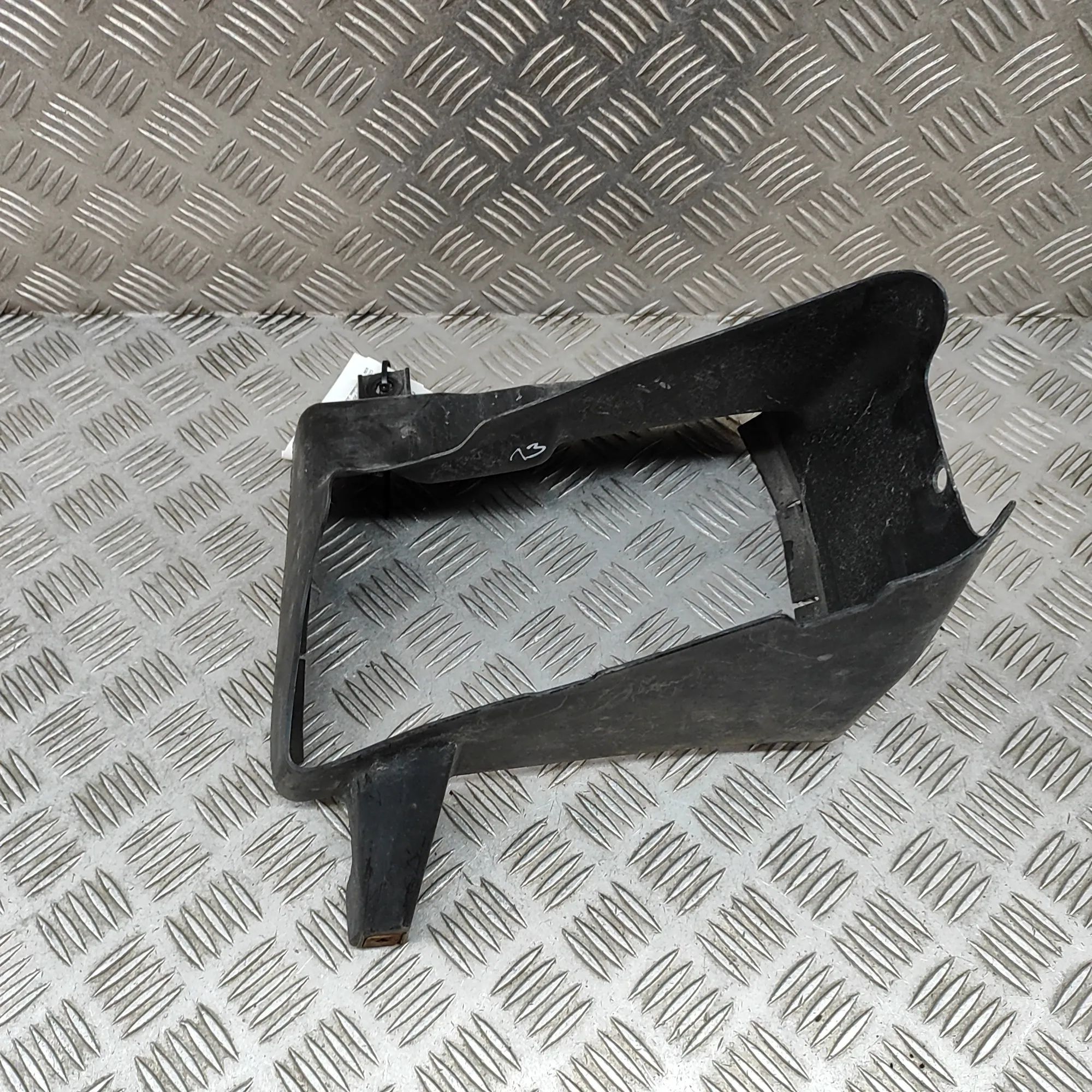 BMW 5 (F10 / F11) Radiator Air Guide Duct Radiator Air Guide Duct — BMW 5 Touring F11 (20...