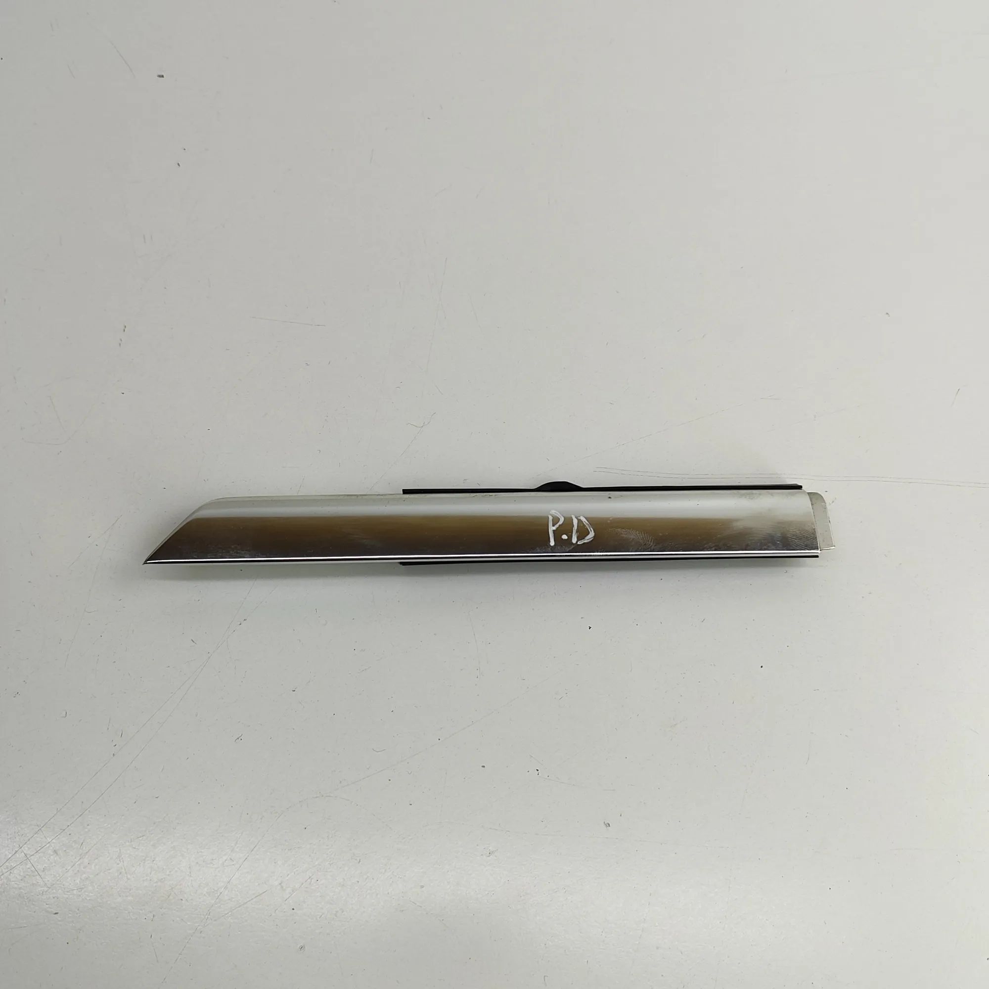 BMW 6 (F06 / F12 / F13) Door window moulding — front — right Door window moulding — front — right — BMW 6 Ca...