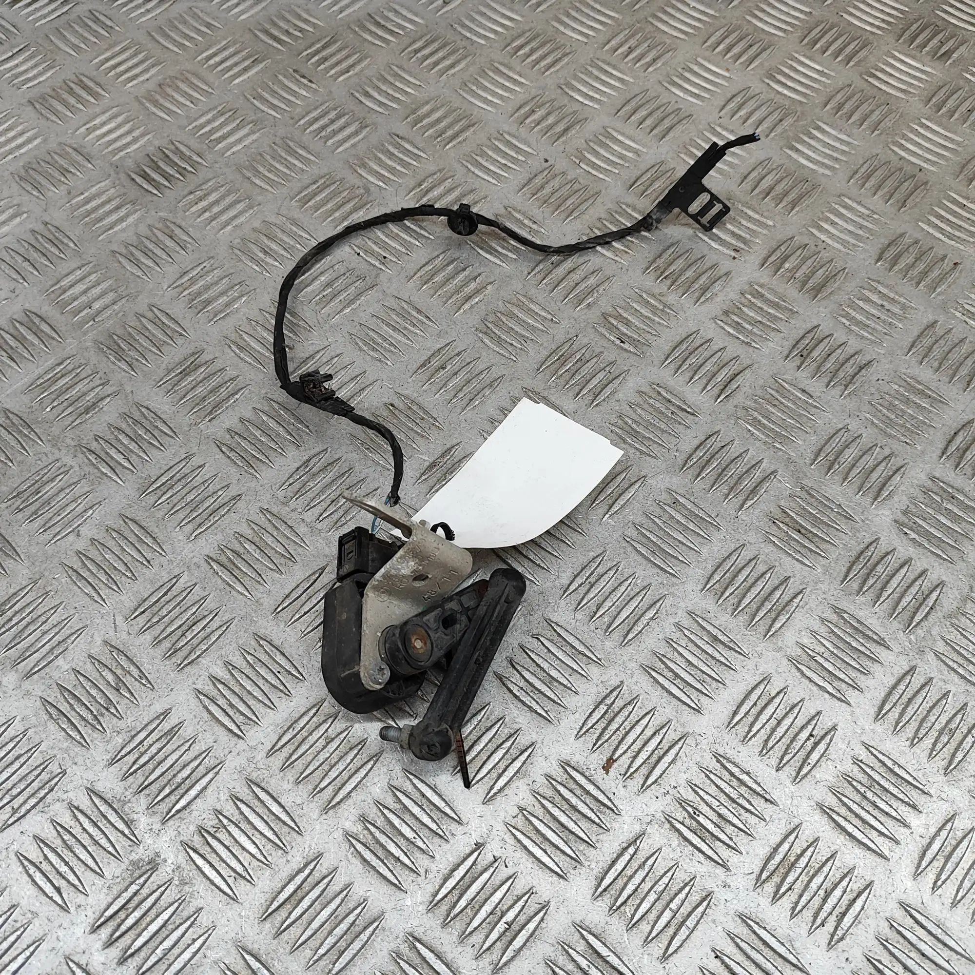 BMW 6 (F06 / F12 / F13) Ride height sensor — rear right Ride height sensor — rear right — BMW 6 Cabrio ...