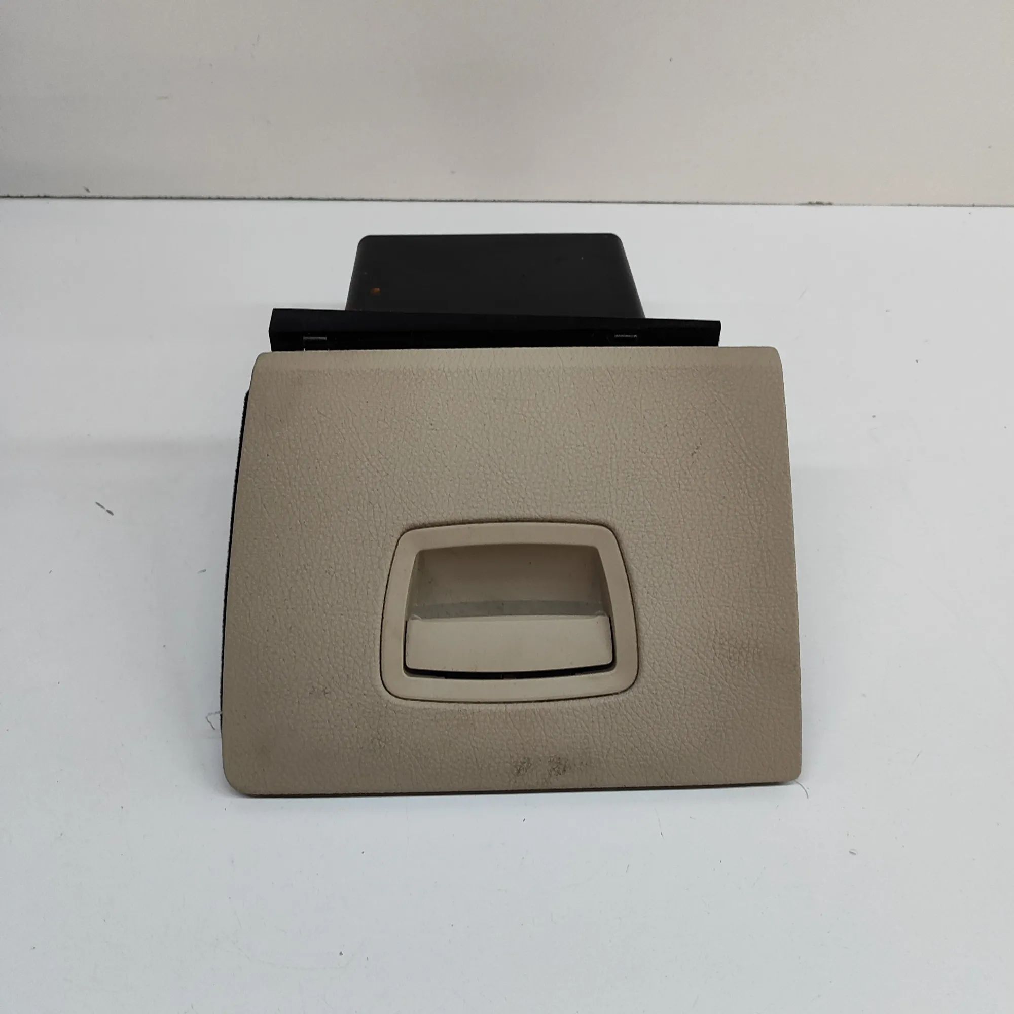 BMW 7 (F01 / F02 / F03 / F04) Glove Compartment Glove compartment — BMW 7 F01, F02 (2008-2015) ...