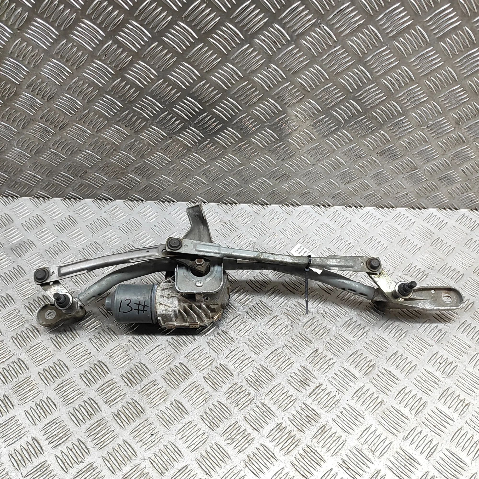 BMW 5 (F10 / F11) Front Windshield Wiper Mechanism Front Windshield Wiper Mechanism — BMW 5 Tourin...