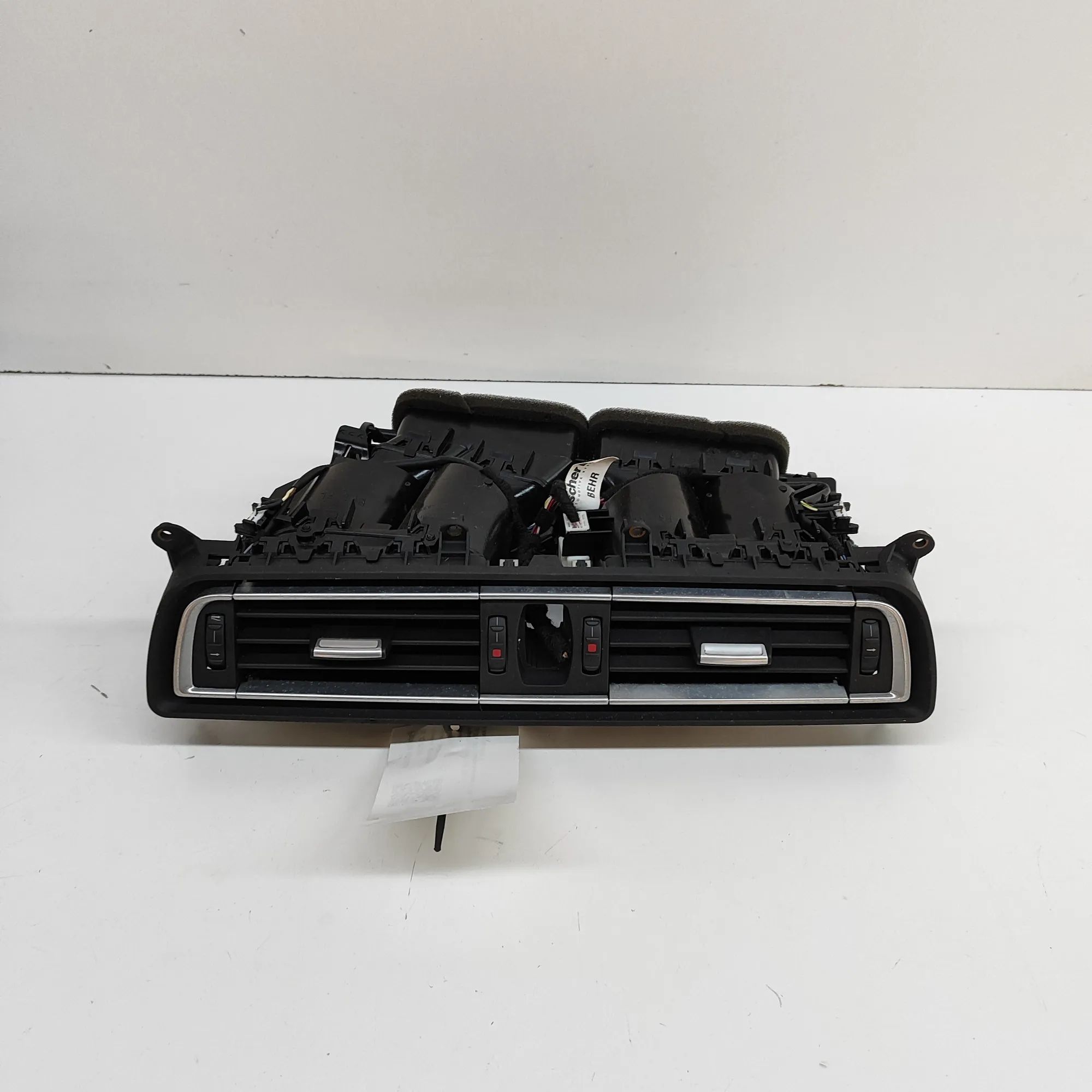 BMW 7 (F01 / F02 / F03 / F04) Dashboard Air Vents Dashboard Air Vents — BMW 7 F01, F02 (2008-2015...