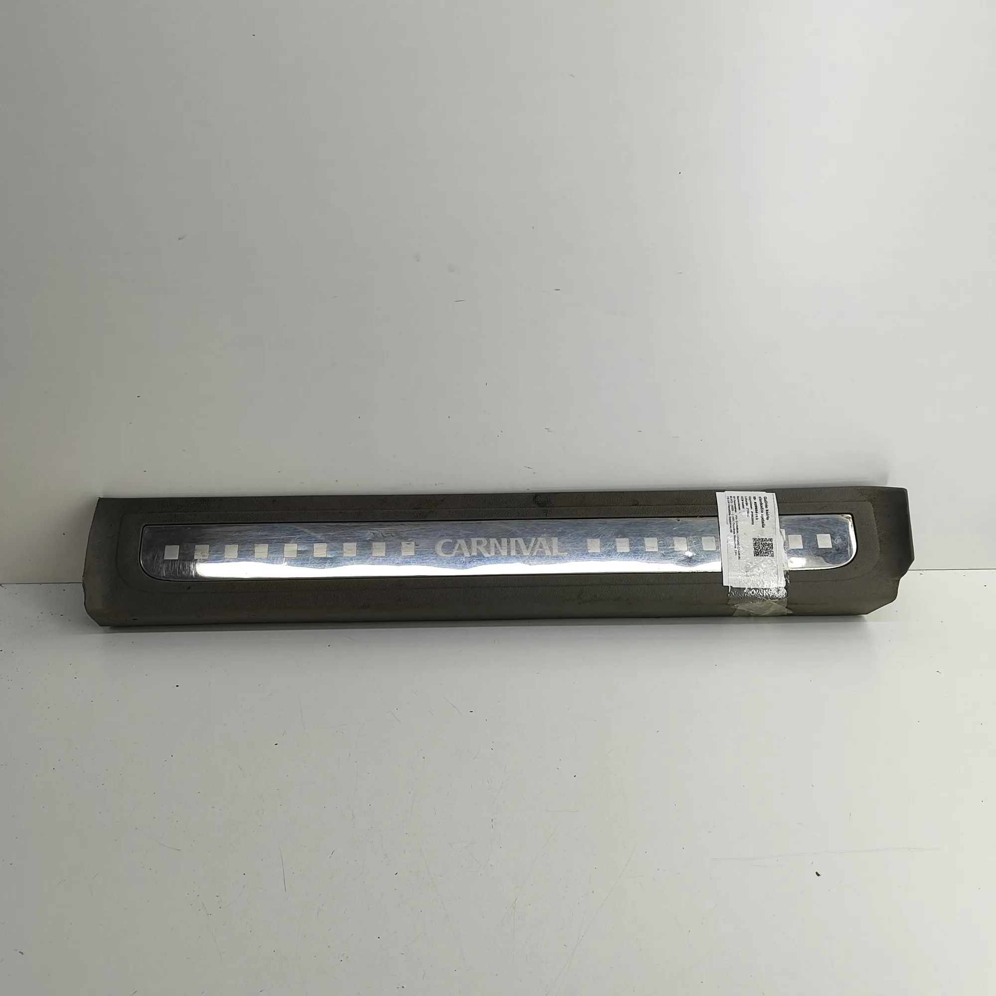Kia Carnival Sill trim — rear left Sill trim — rear left — KIA CARNIVAL / GRAND CA...