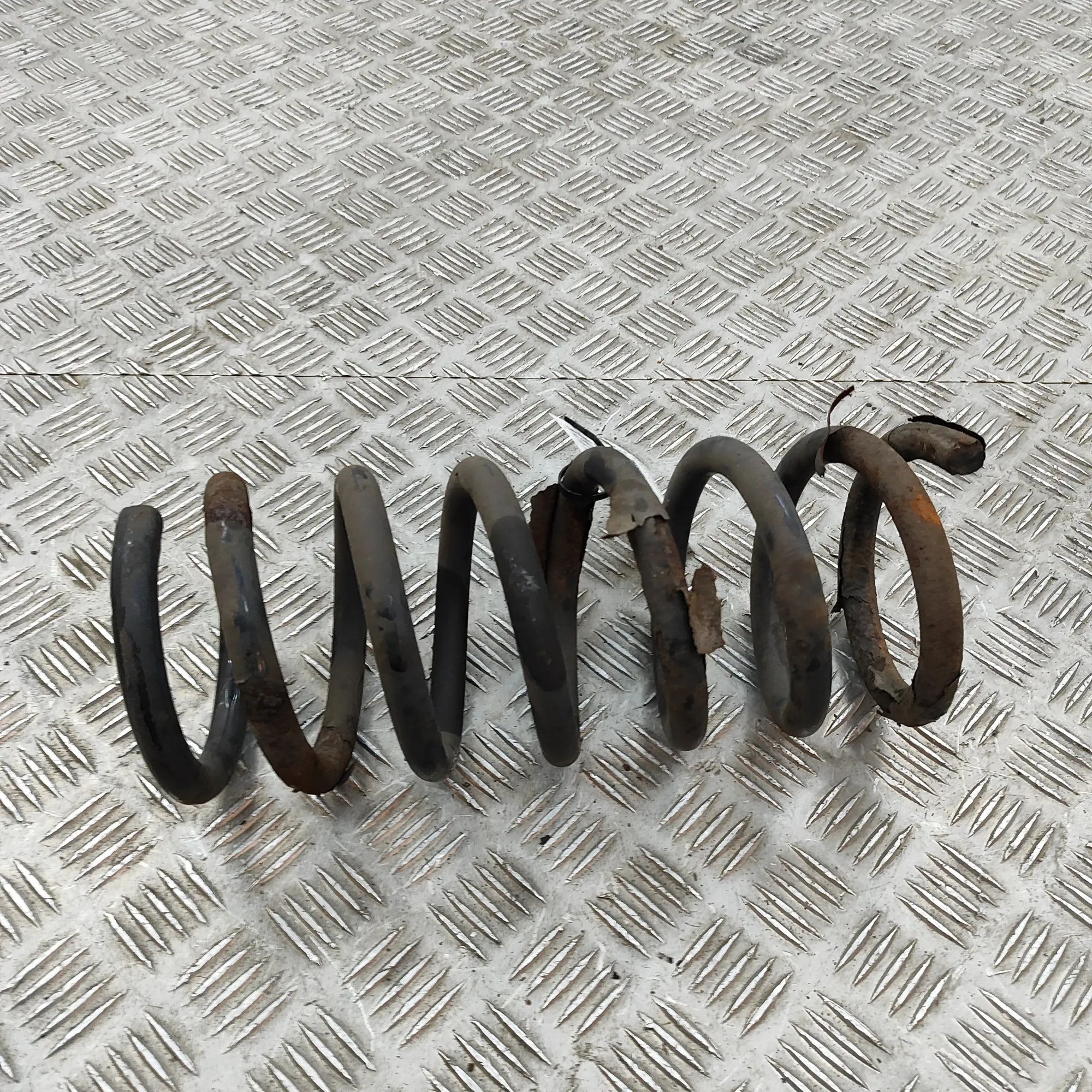 Chevrolet Captiva Coil spring — rear left Coil spring — rear left — CHEVROLET CAPTIVA C10...