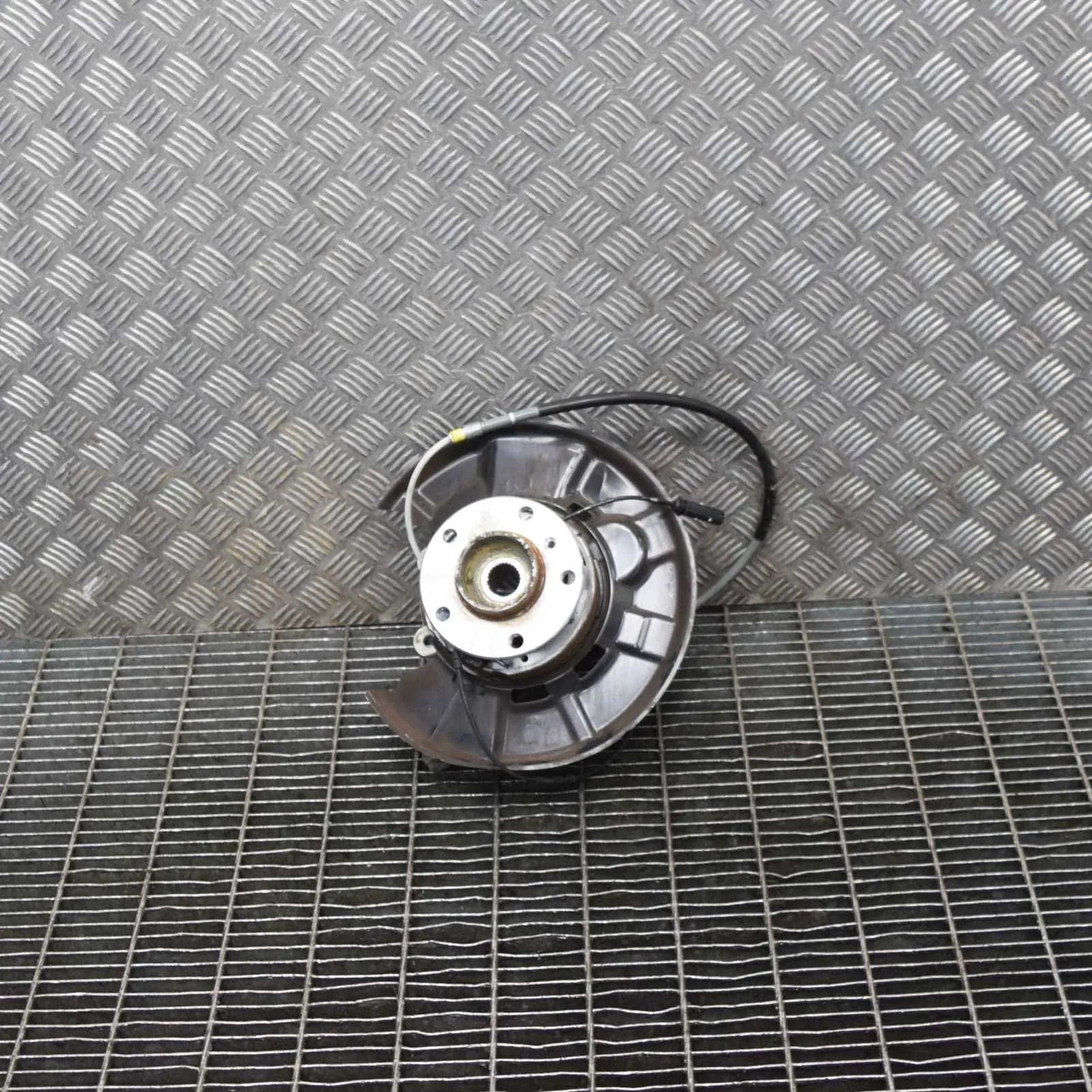 BMW 2 (F22 / F23) Rear Left Wheel Hub Spindle Rear Left Wheel Hub Spindle — BMW 2 Cabrio F23 ...