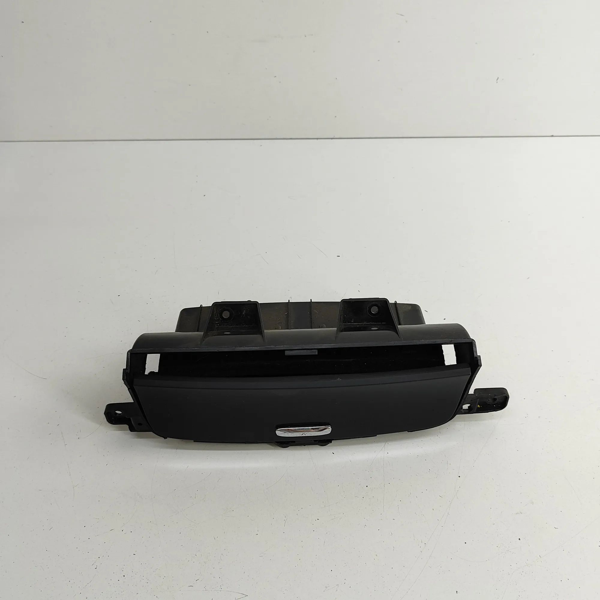 Kia Carnival Glove Compartment Glove compartment — KIA CARNIVAL / GRAND CARNIV...