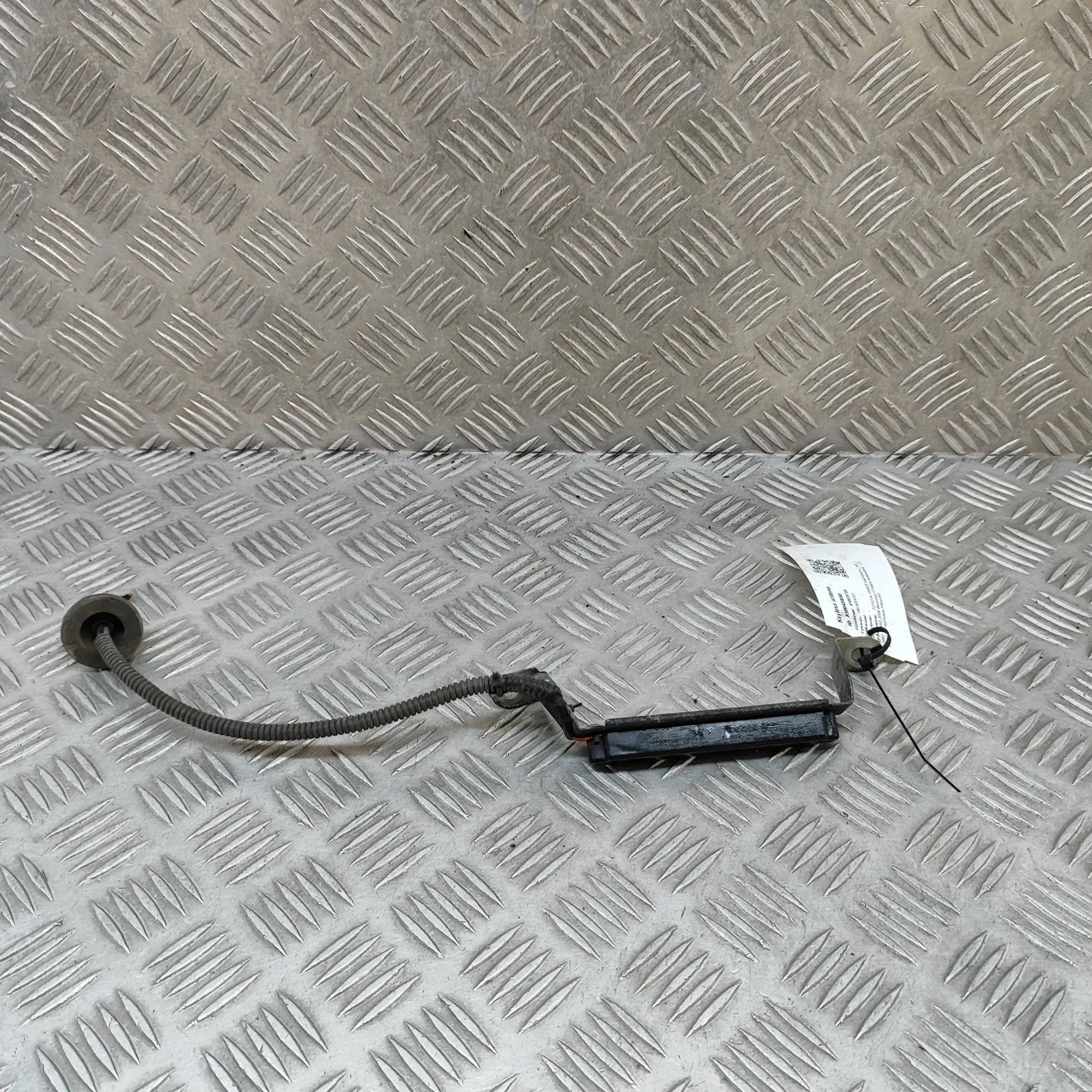 Toyota Prius Keyless entry antenna Keyless entry antenna — TOYOTA PRIUS Hatchback ...