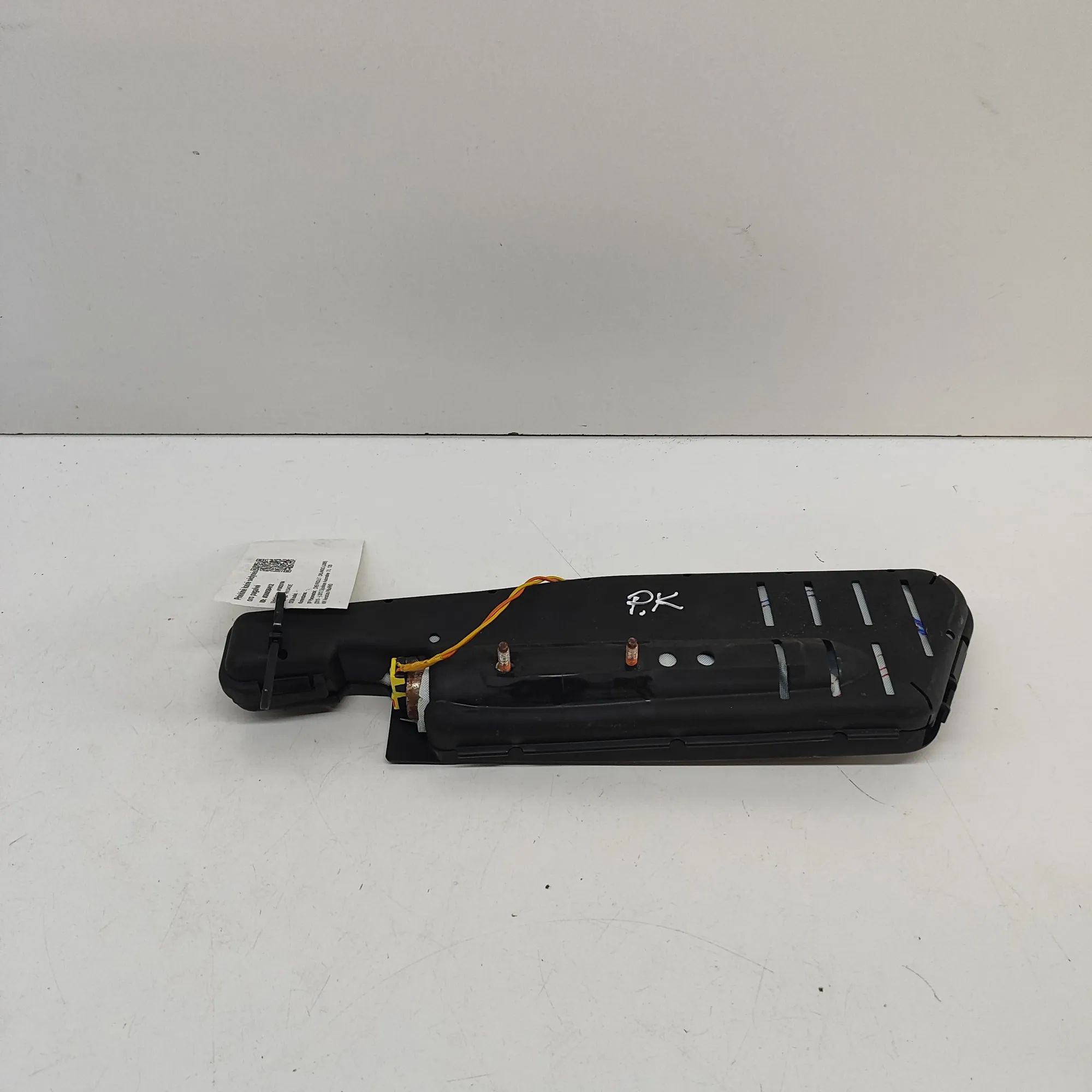 Chevrolet Orlando Seat airbag (SRS) — front left Seat airbag (SRS) — front left — CHEVROLET ORLA...