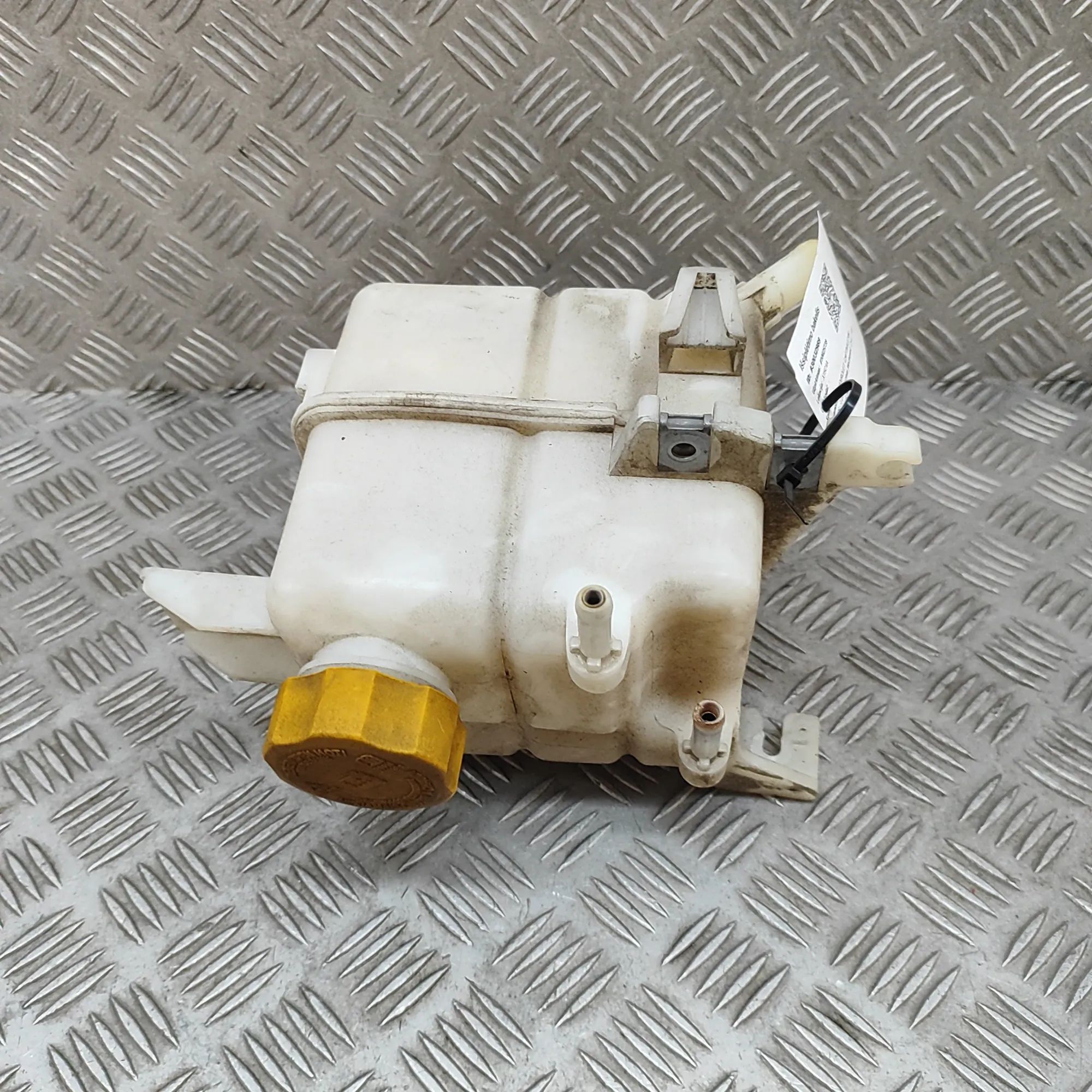 Chevrolet Captiva Expansion Tank Expansion tank — CHEVROLET CAPTIVA C100, C140 (...