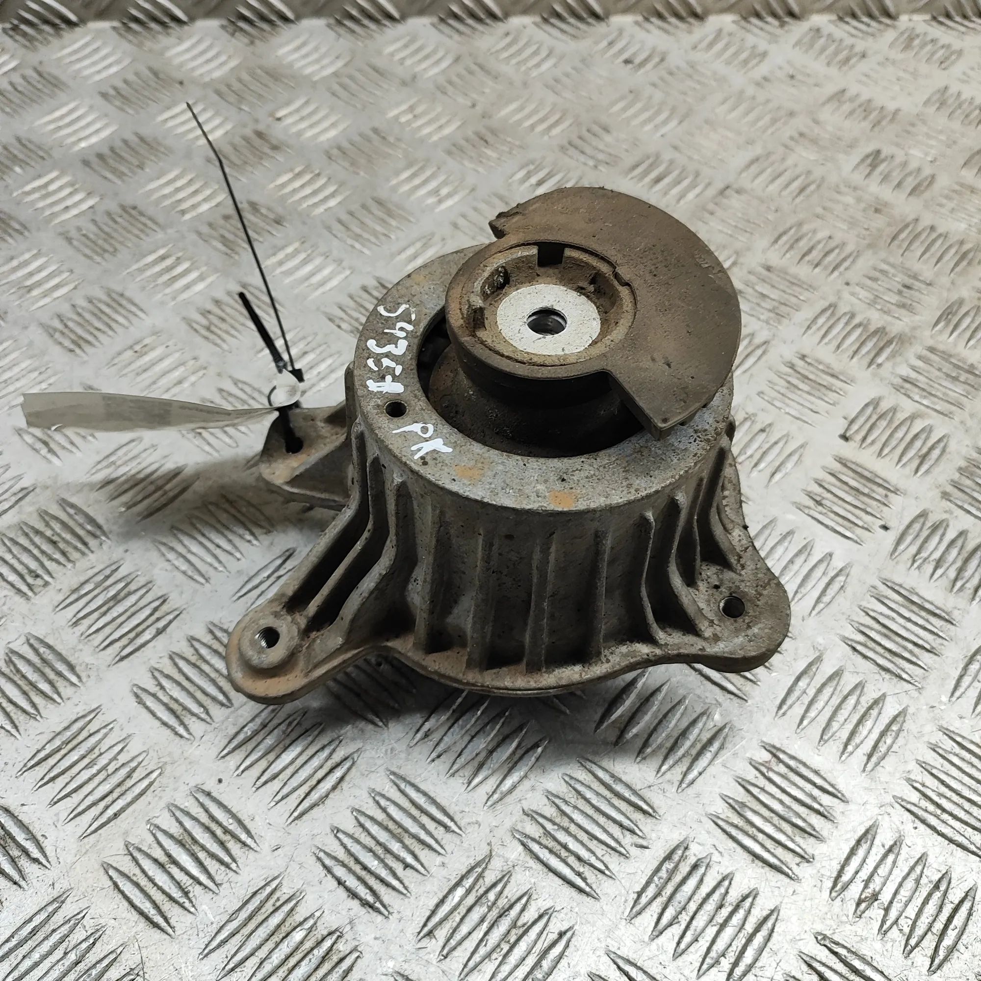 Mercedes-Benz A (W176) Left Side Engine Mount Left Side Engine Mount — MERCEDES BENZ E-CLASS ...