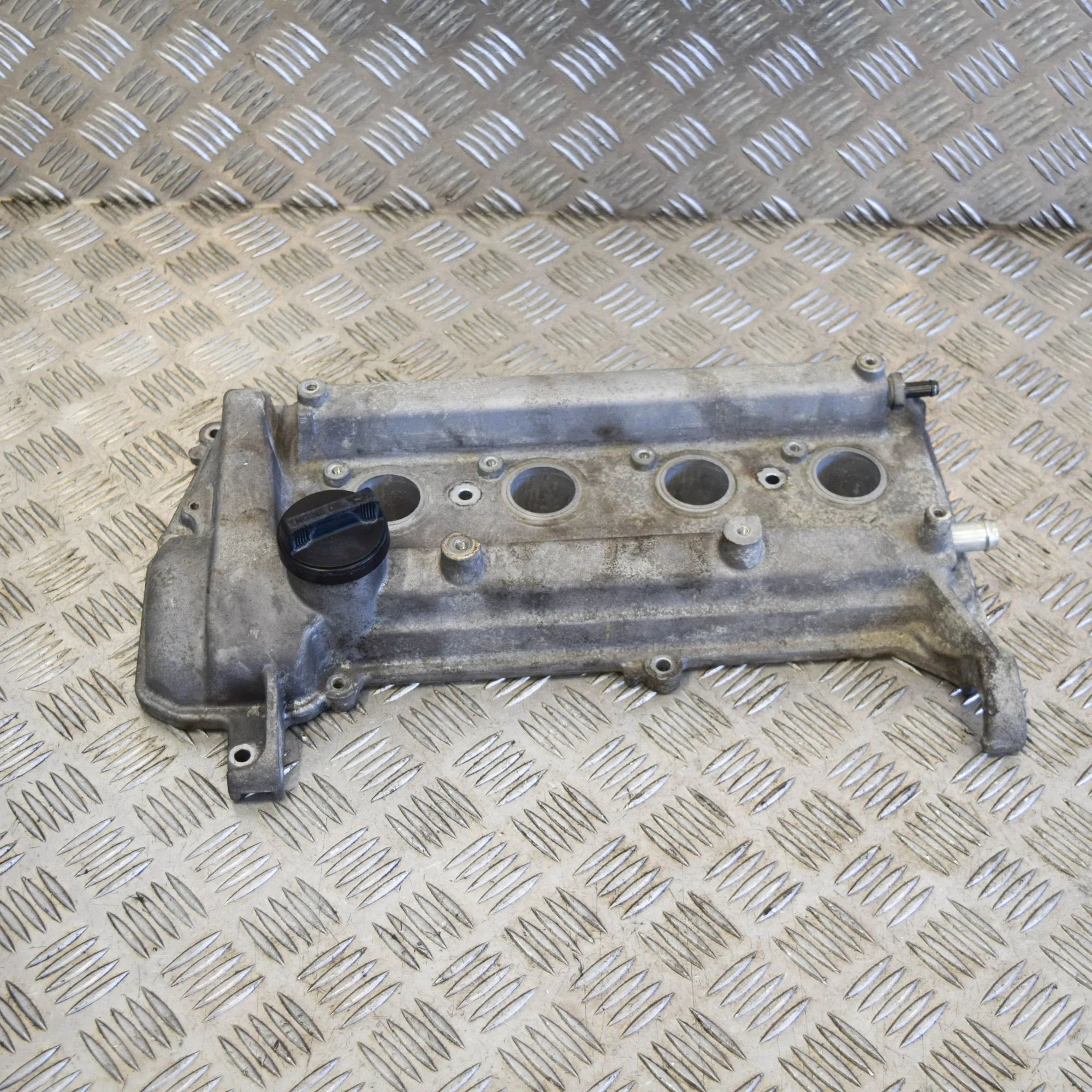 Toyota Prius Valve Cover Valve Cover — TOYOTA PRIUS Hatchback _W2_ (2003...