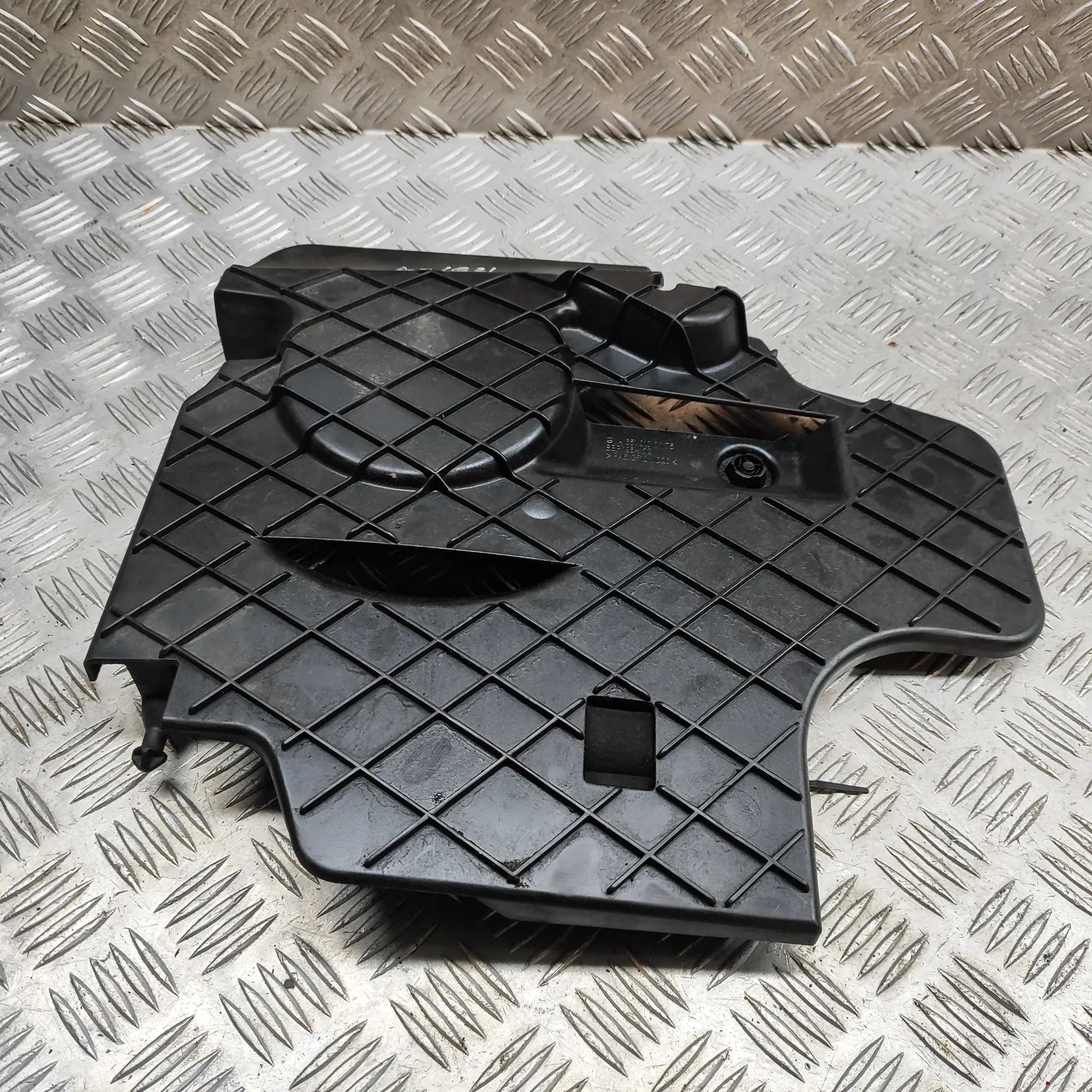Mercedes-Benz A (W176) Timing chain cover Timing chain cover — MERCEDES BENZ C-CLASS (W20...