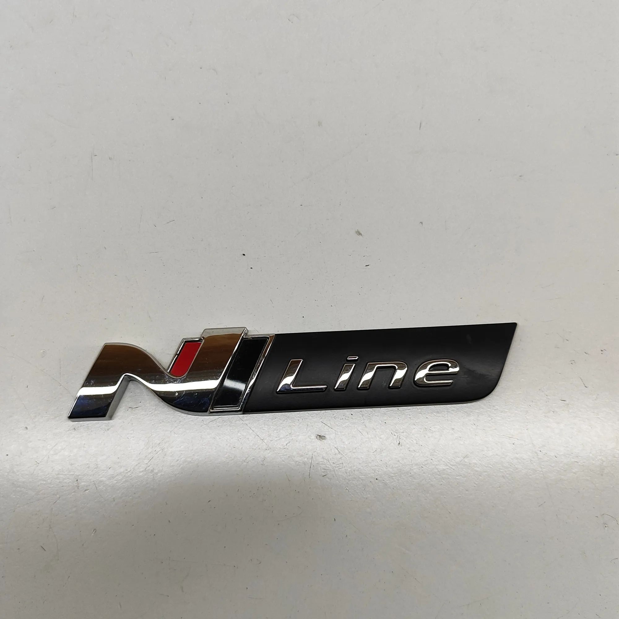 Hyundai Kona Wing emblem — right Wing emblem — right — HYUNDAI KONA (2017-PRESEN...