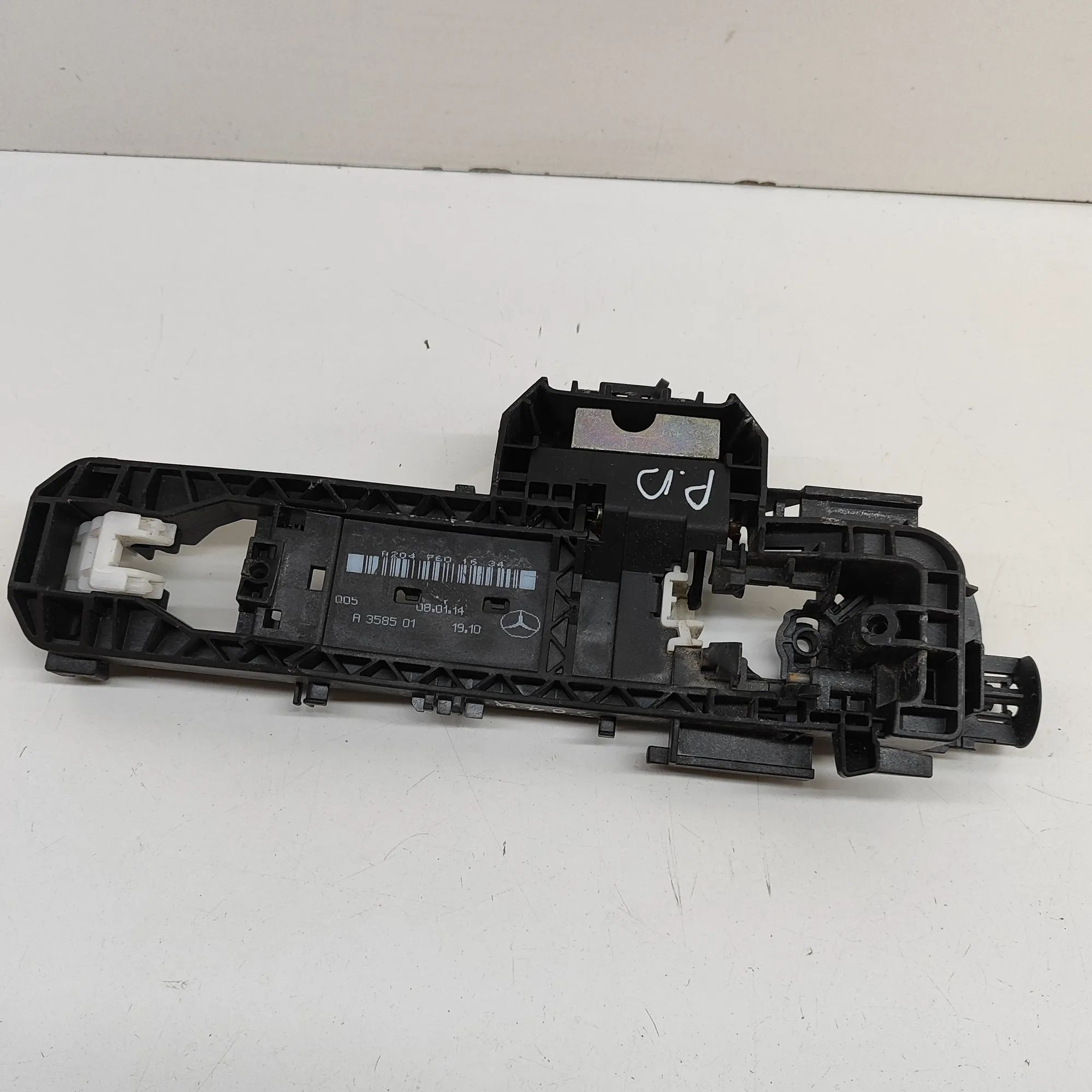 Mercedes-Benz A (W176) Interior door handle surround — front right Interior door handle surround — front right — M...