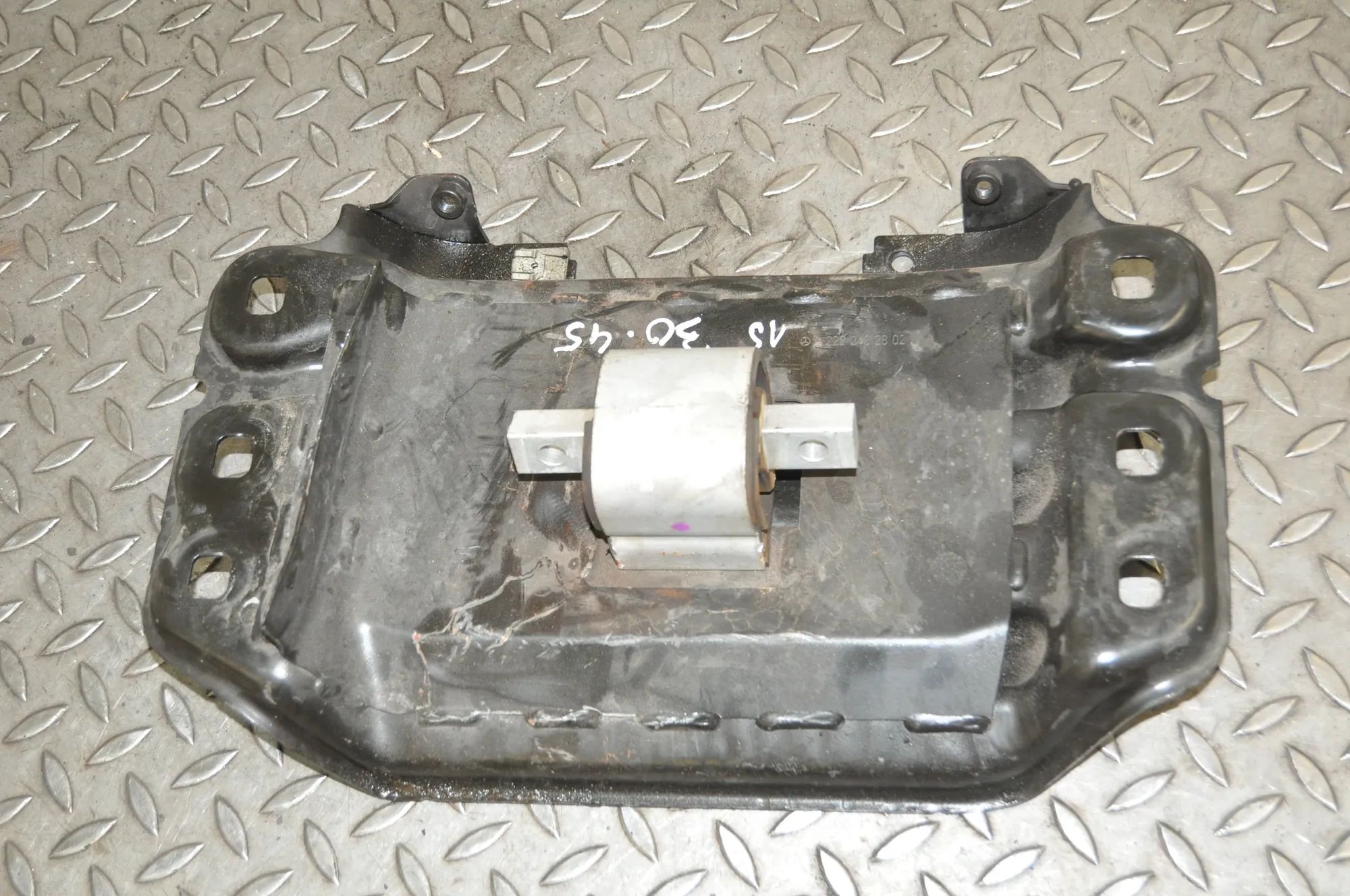 Mercedes-Benz A (W176) Gearbox Support Mount Bracket Gearbox Support Mount Bracket — MERCEDES BENZ S...