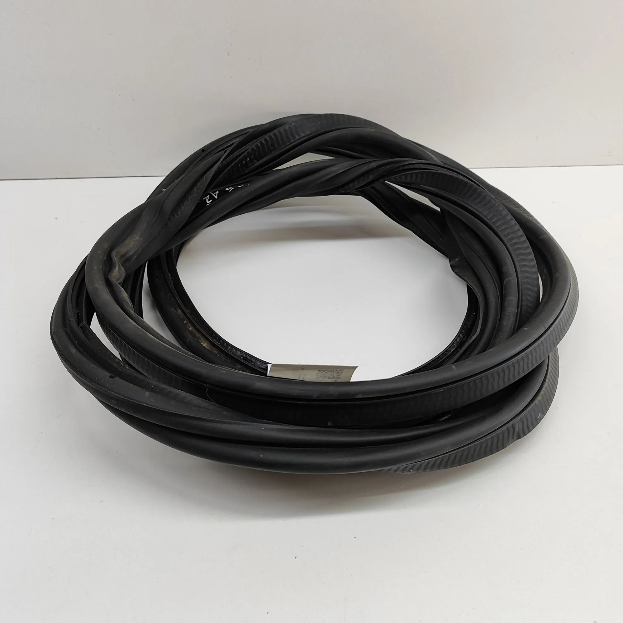 BMW 4 (G22 / G23 / G26)  Tailgate rubber seal Tailgate rubber seal — BMW 4 Gran Coupe G26 (20...