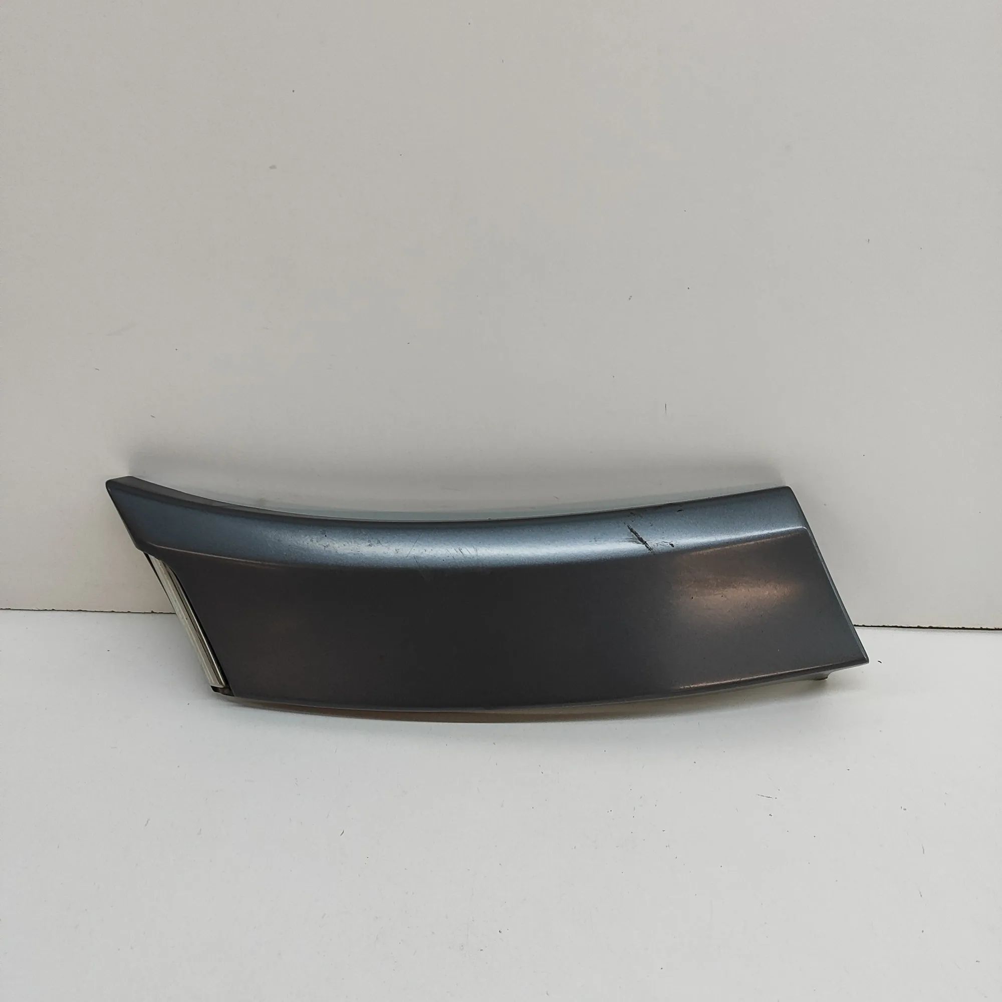 Mercedes-Benz 200 - 500 / E (W124) Fender moulding — rear left