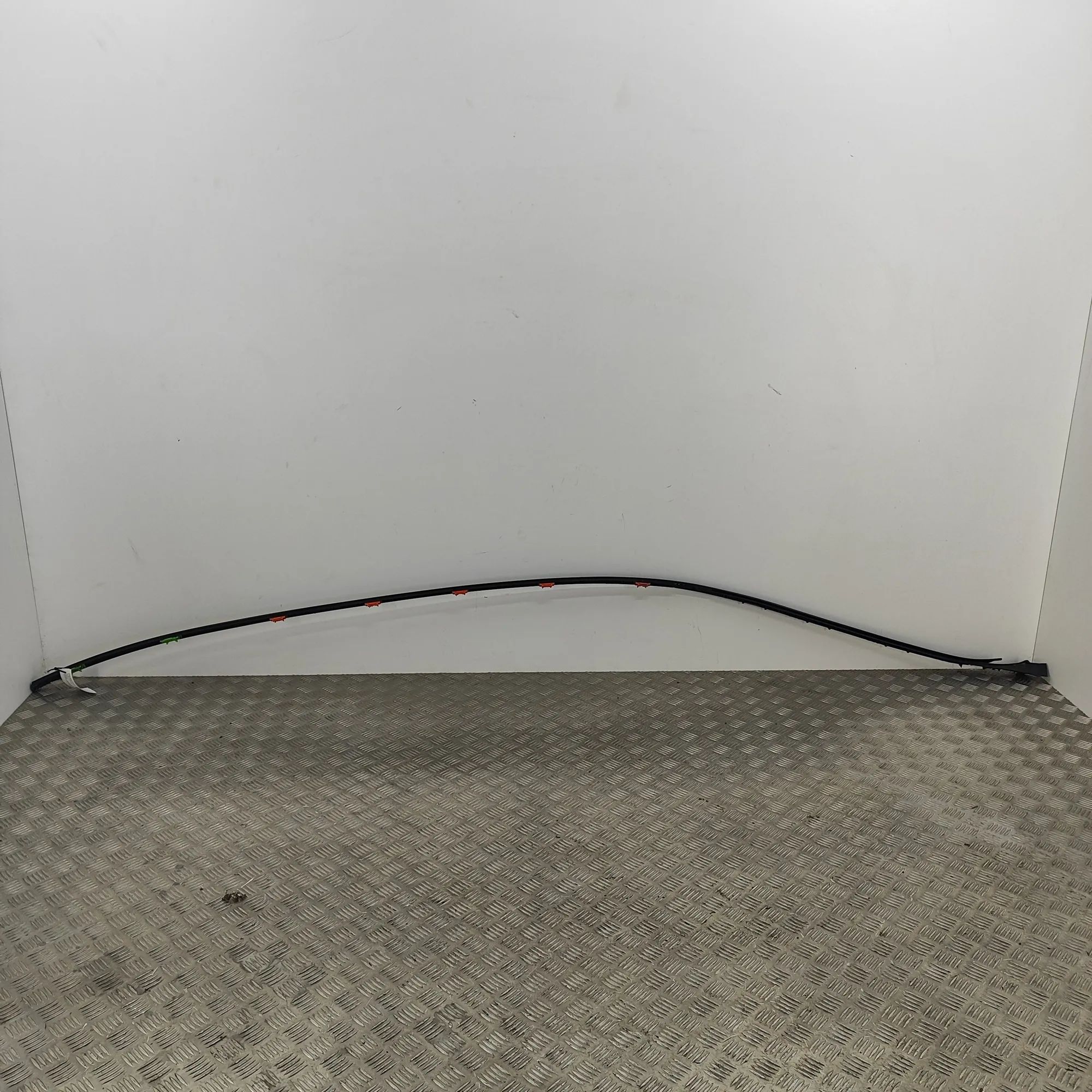Mercedes-Benz A (W176) Left Side Roof Strip Trim Left Side Roof Strip Trim — MERCEDES BENZ S-CLA...
