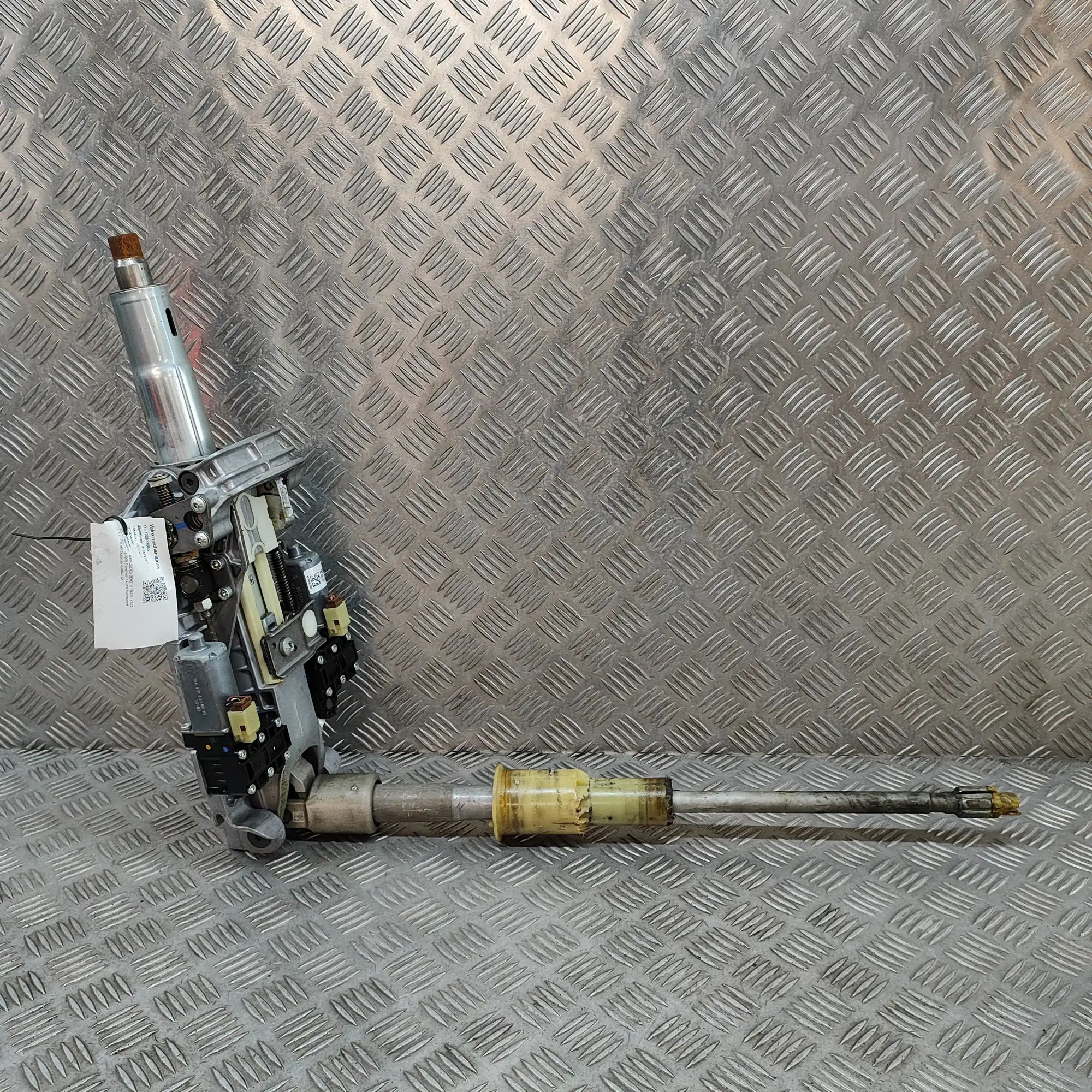 Mercedes-Benz A (W176) Steering Column Mechanism Steering Column Mechanism — MERCEDES BENZ S-CLA...