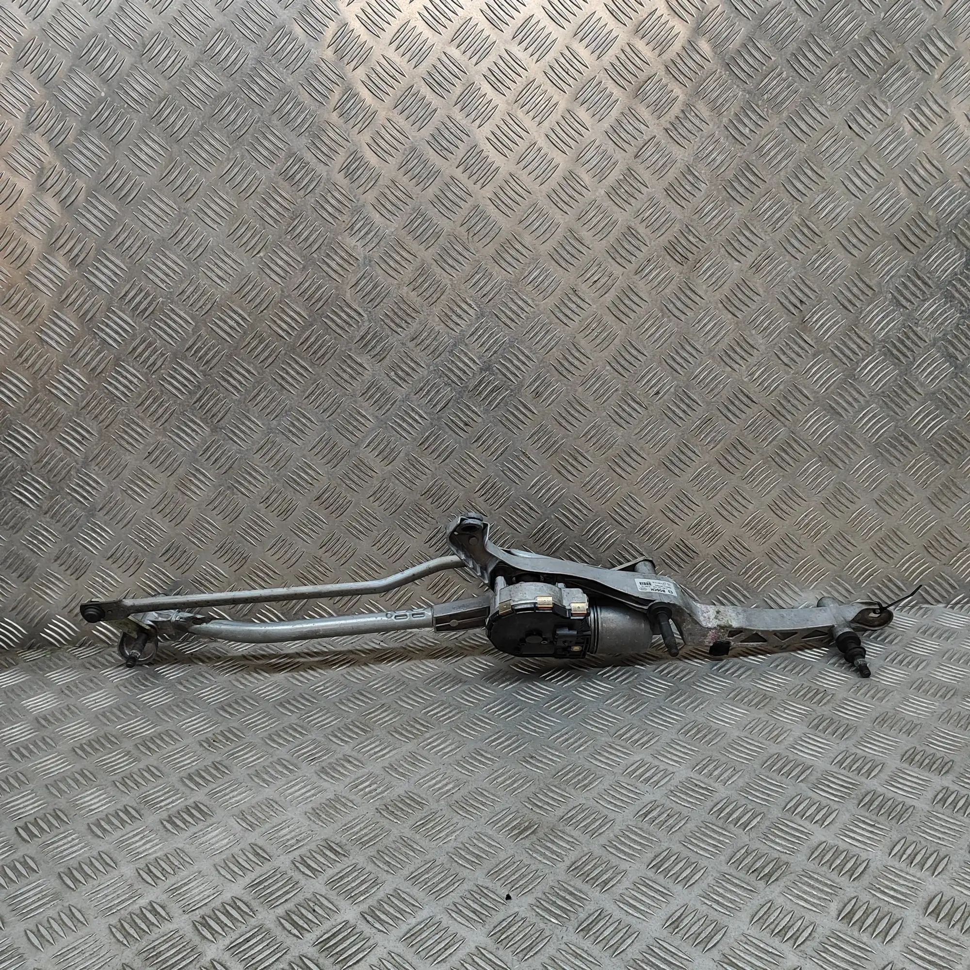 Mercedes-Benz A (W176) Front Windshield Wiper Mechanism Front Windshield Wiper Mechanism — MERCEDES BEN...