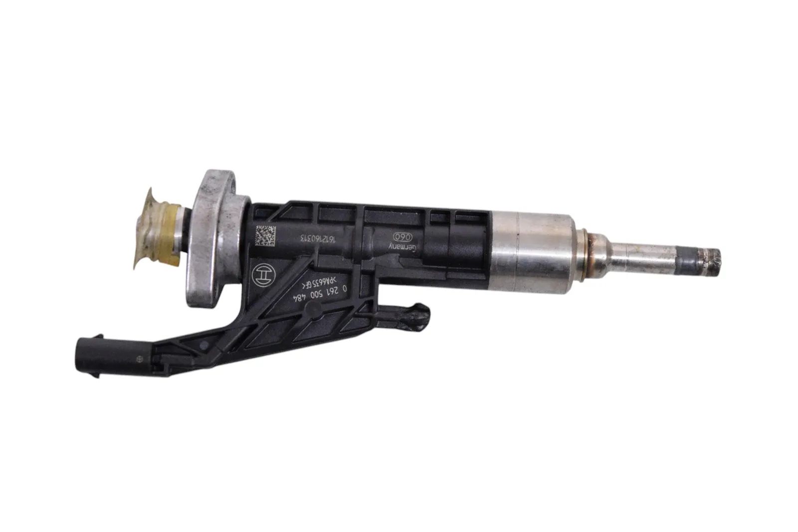 BMW 2 (F22 / F23) Fuel Injector Fuel injector — BMW 2 Cabrio F23 (2014-2021) — ...