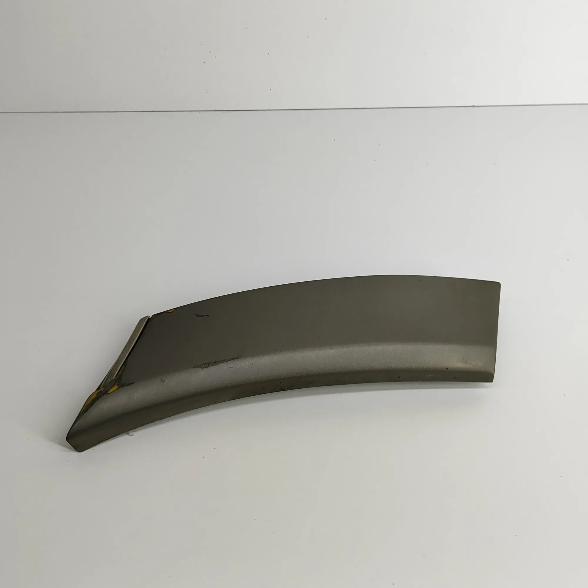 Mercedes-Benz 200 - 500 / E (W124) Fender moulding — rear right