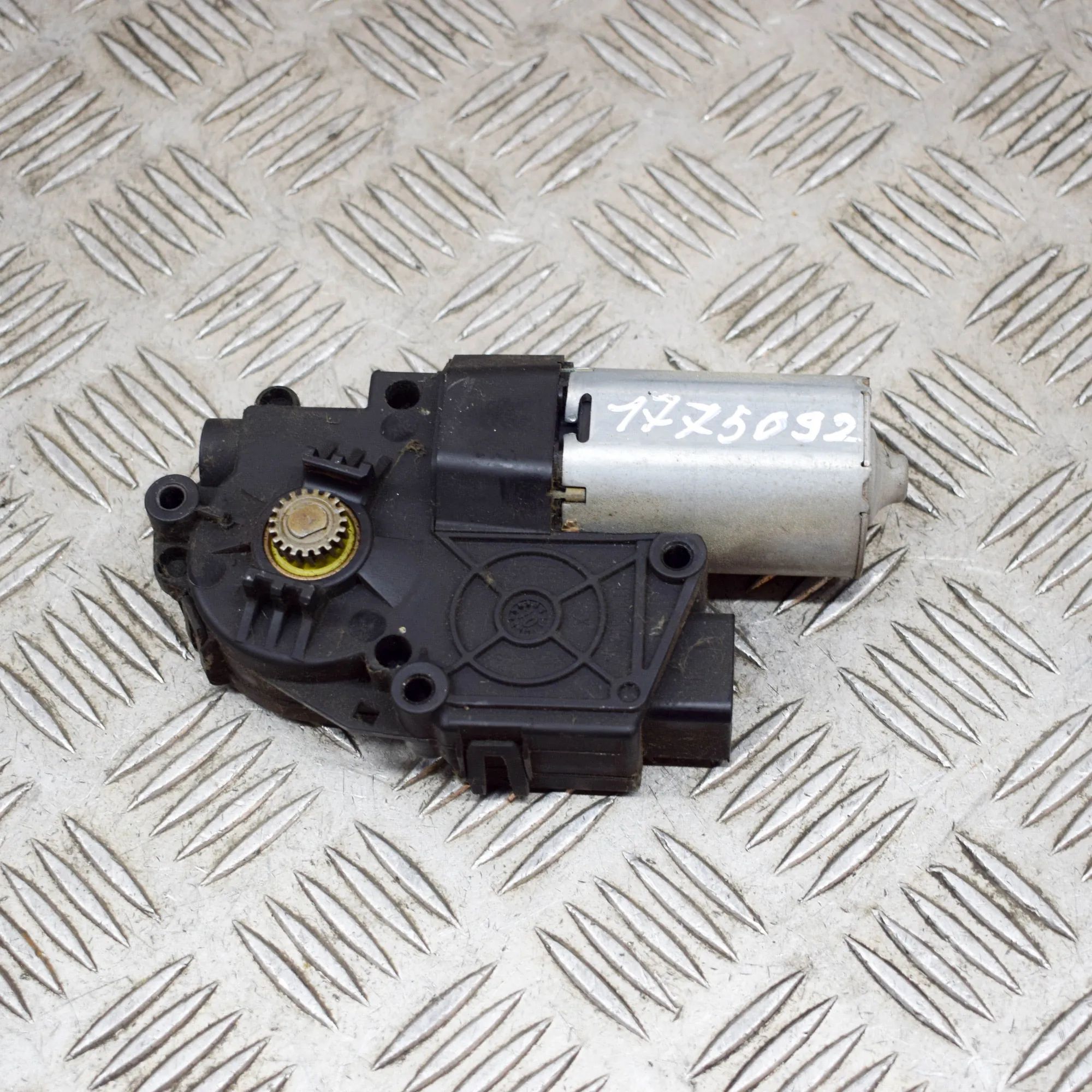 Mercedes-Benz GLK (X204) Sunroof Motor Sunroof Motor — MERCEDES BENZ GLK X204 (2008-PR...