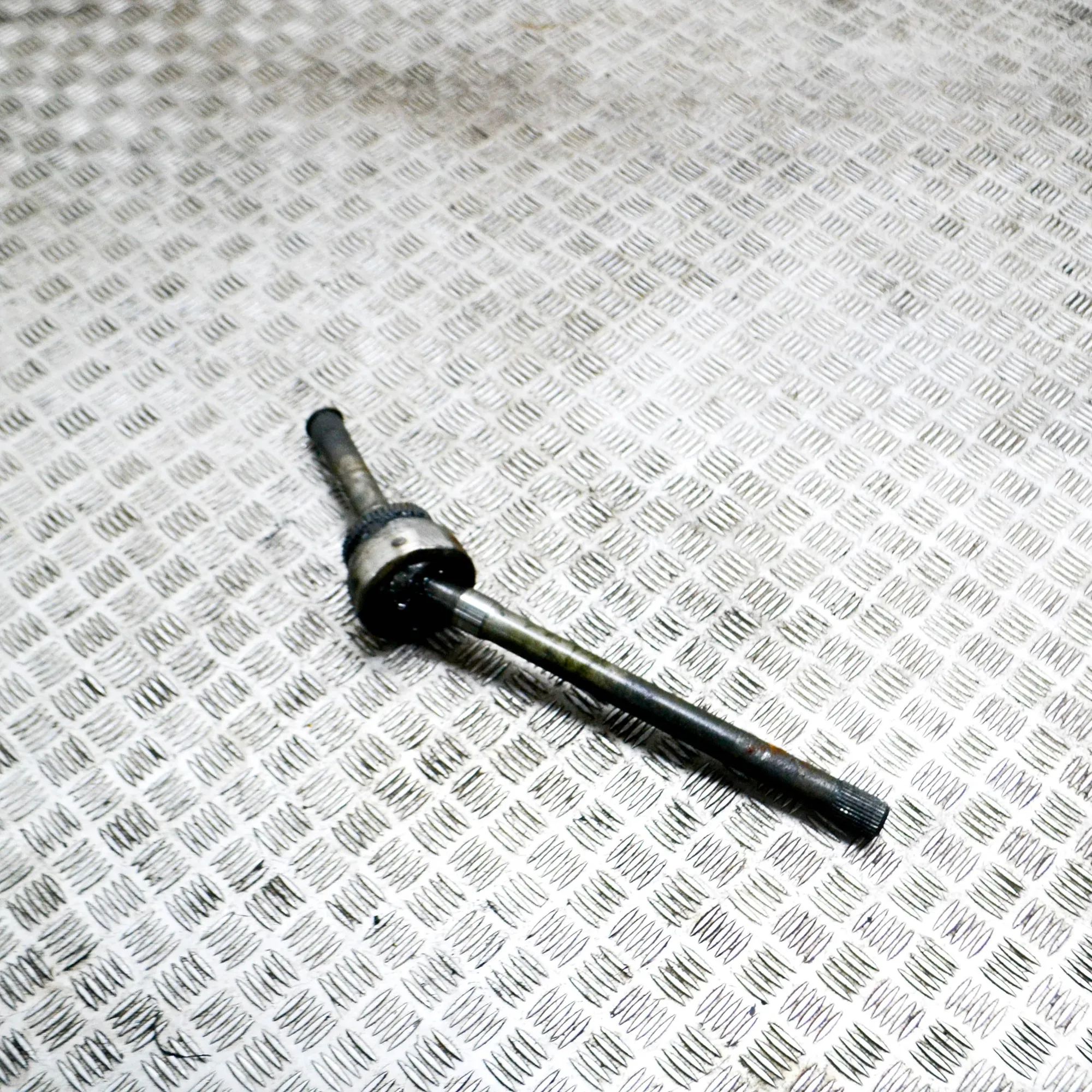 Toyota Land Cruiser 70 Front Right Driveshaft Front Right Driveshaft — TOYOTA LAND CRUISER 80...