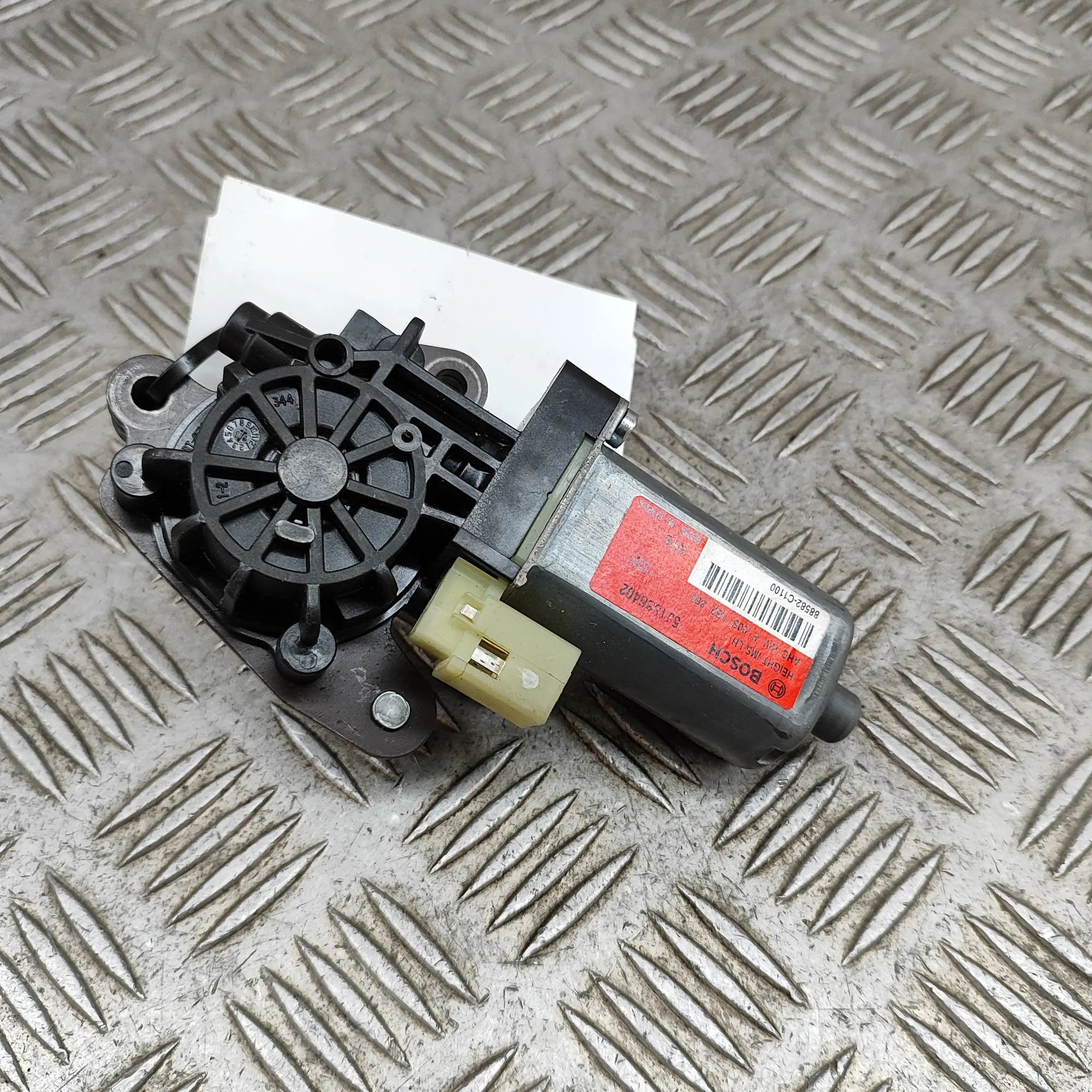 Kia Optima (JF) Seat adjustment motor — front left Seat adjustment motor — front left — KIA OPTIMA...