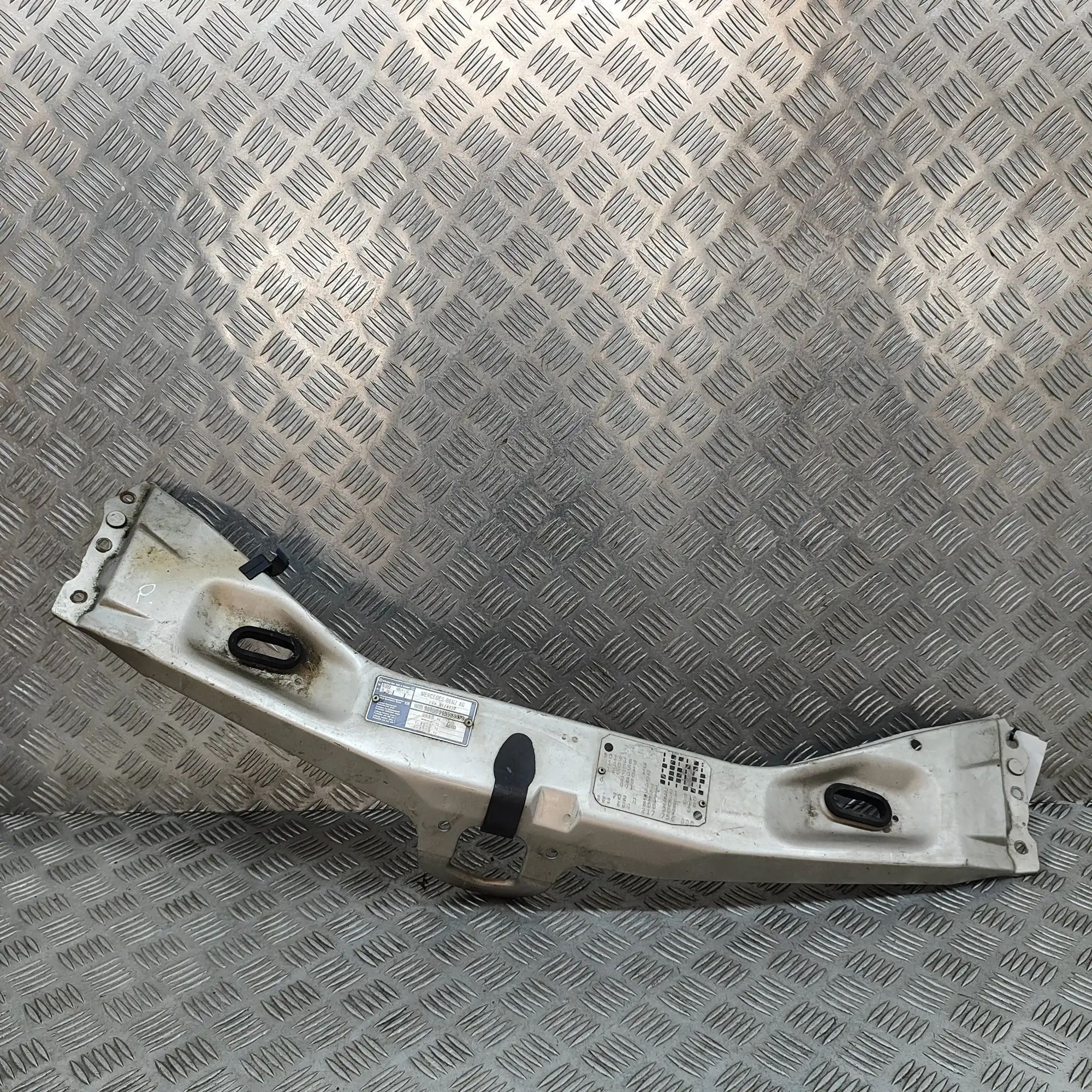 Mercedes-Benz 200 - 500 / E (W124) Slam Panel Frame Upper Part