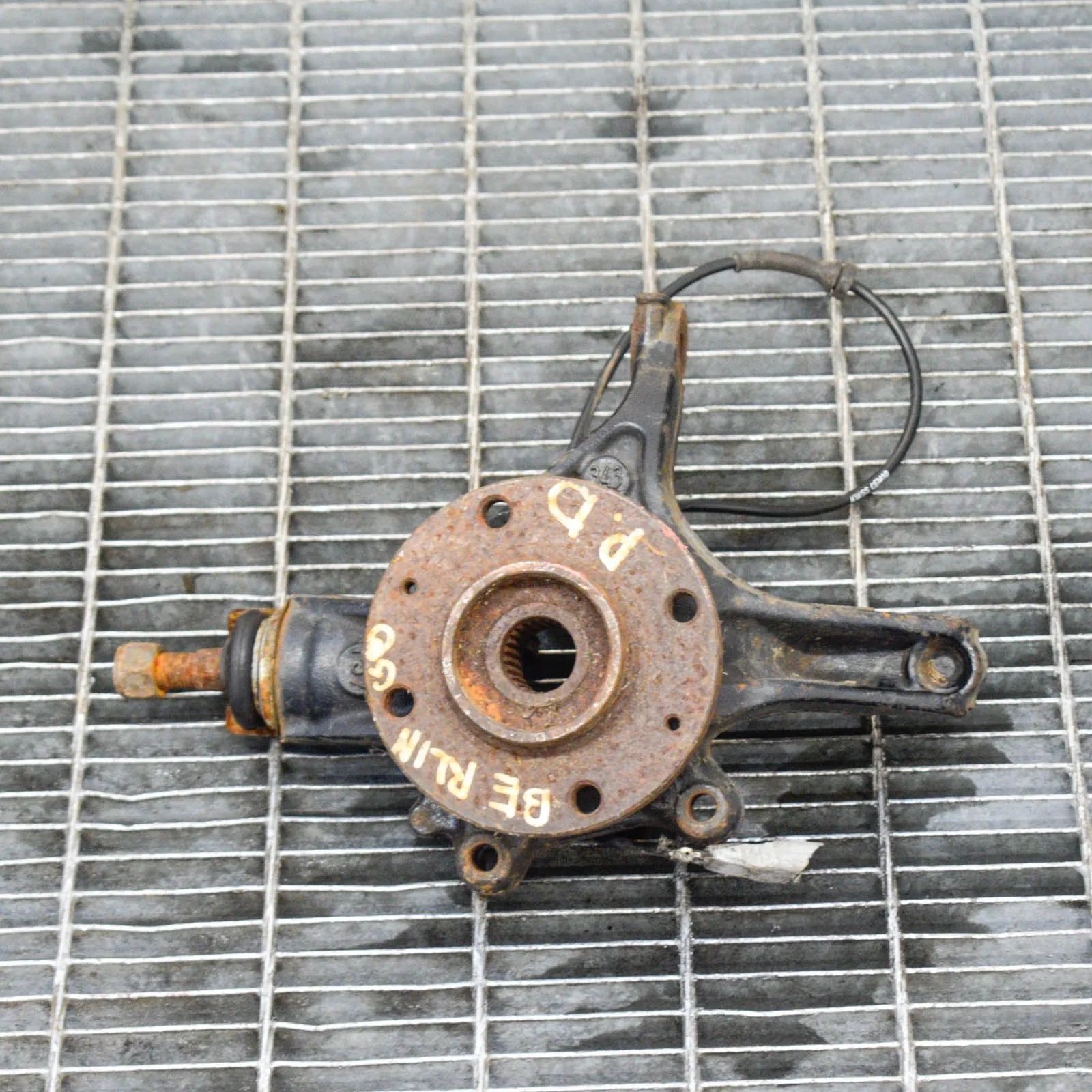 Citroen Berlingo Front Right Wheel Hub Front Right Wheel Hub — CITROEN BERLINGO B9 (20...