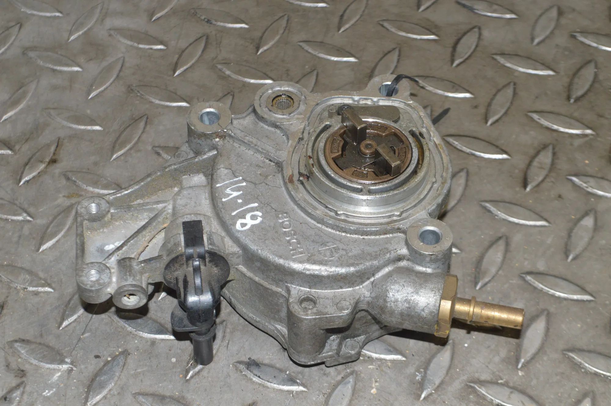 Peugeot 607 Vacuum pump Vacuum Pump — PEUGEOT 607 9D, 9U (2000-PRESENT)...