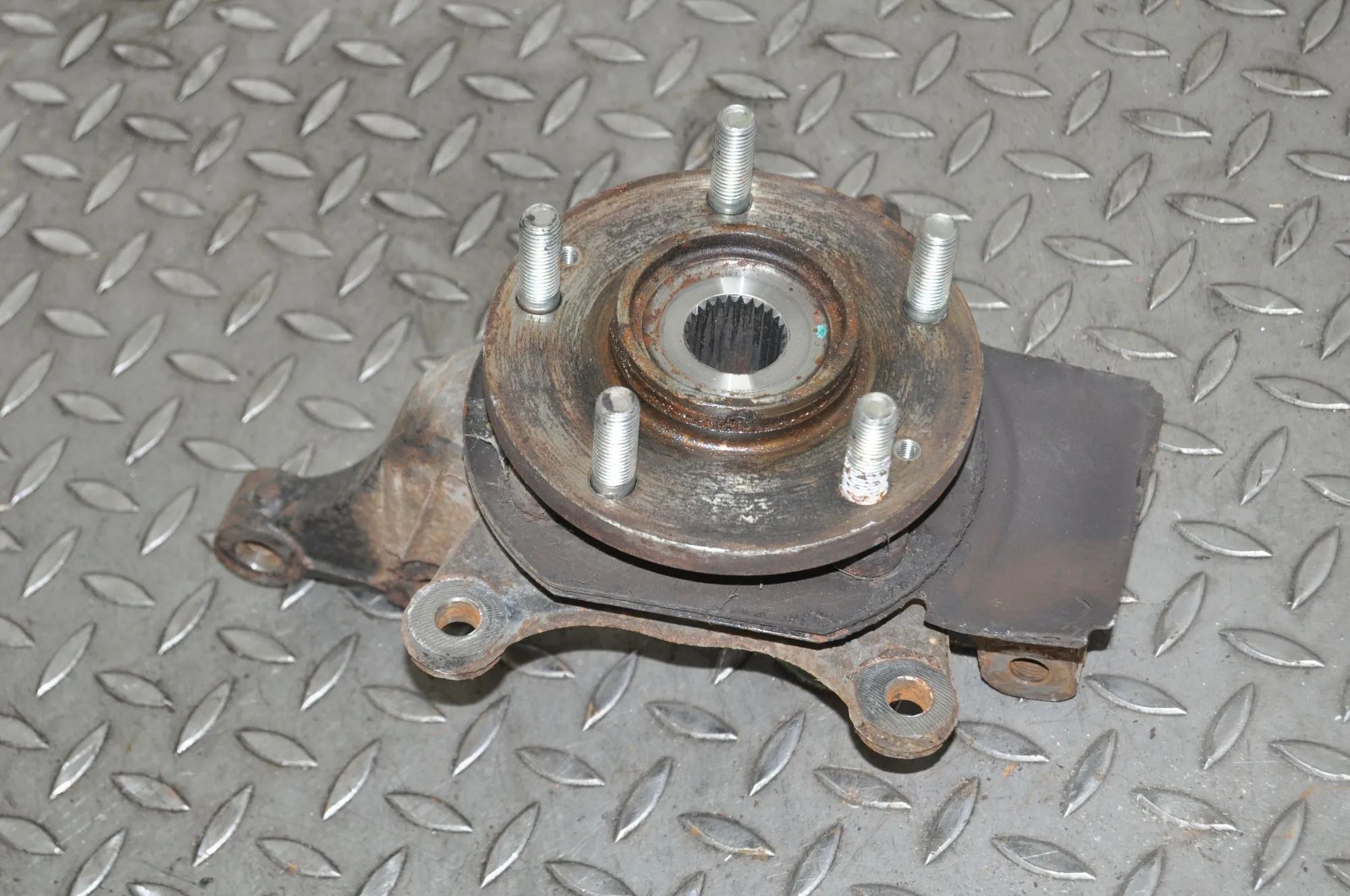 Hyundai i30 Front Left Wheel Hub Front Left Wheel Hub — HYUNDAI i30 Estate GD (2...