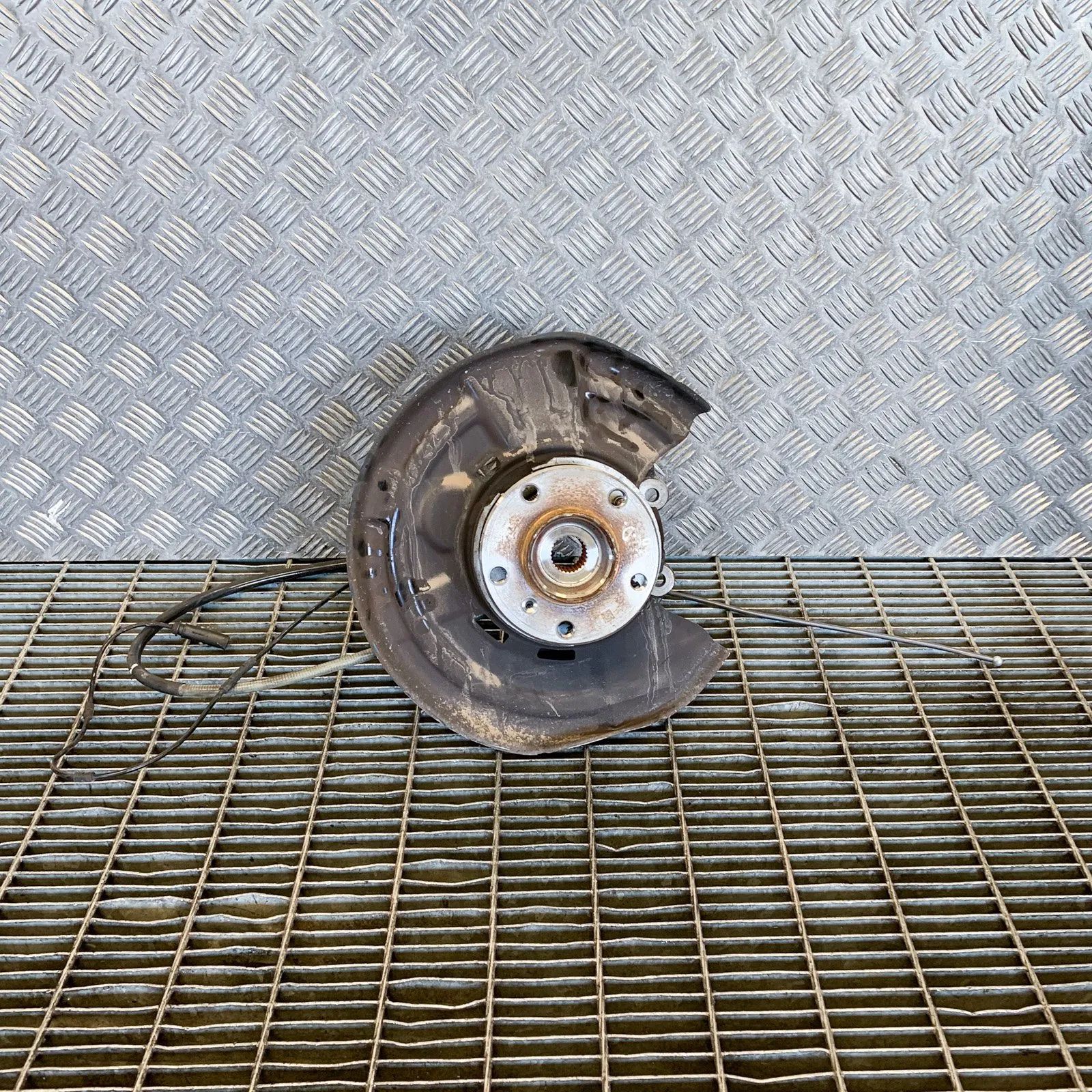 BMW 2 (F22 / F23) Rear Right Wheel Hub Rear Right Wheel Hub — BMW 2 Cabrio F23 (2014-2...