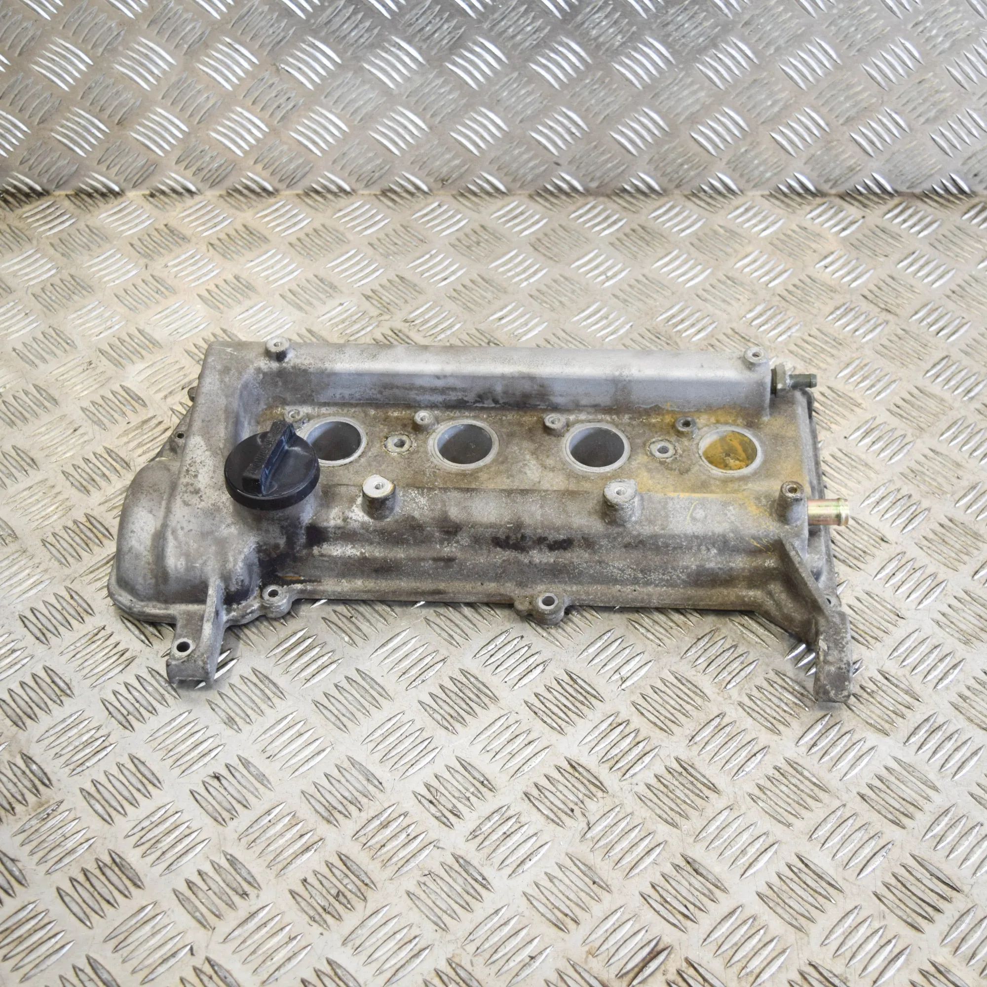 Toyota Prius Valve Cover Valve Cover — TOYOTA PRIUS Hatchback _W2_ (2003...