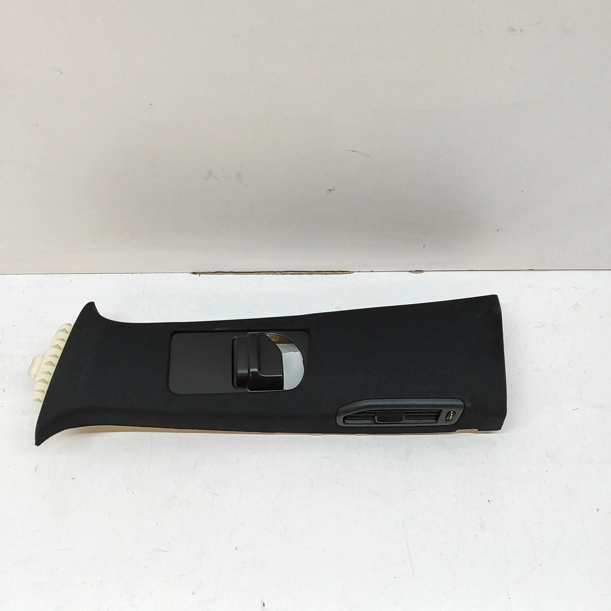 Mercedes-Benz A (W176) B-pillar trim — left B-pillar trim — left — MERCEDES BENZ GL-CLASS (...