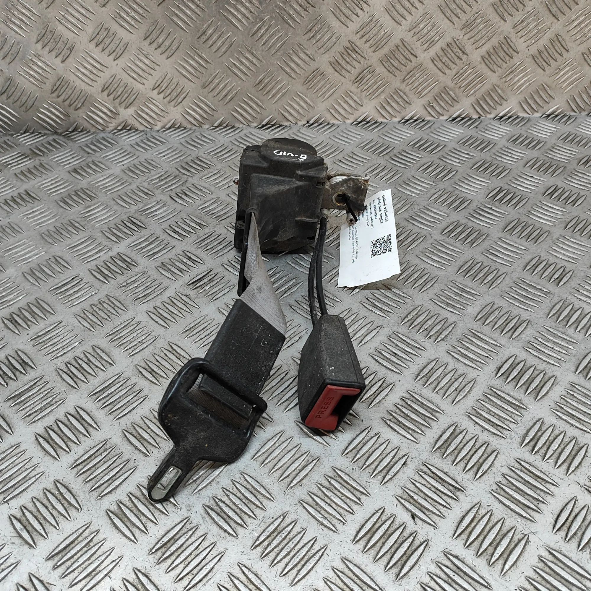 Mercedes-Benz 200 - 500 / E (W124) Seat-belt buckle — rear left