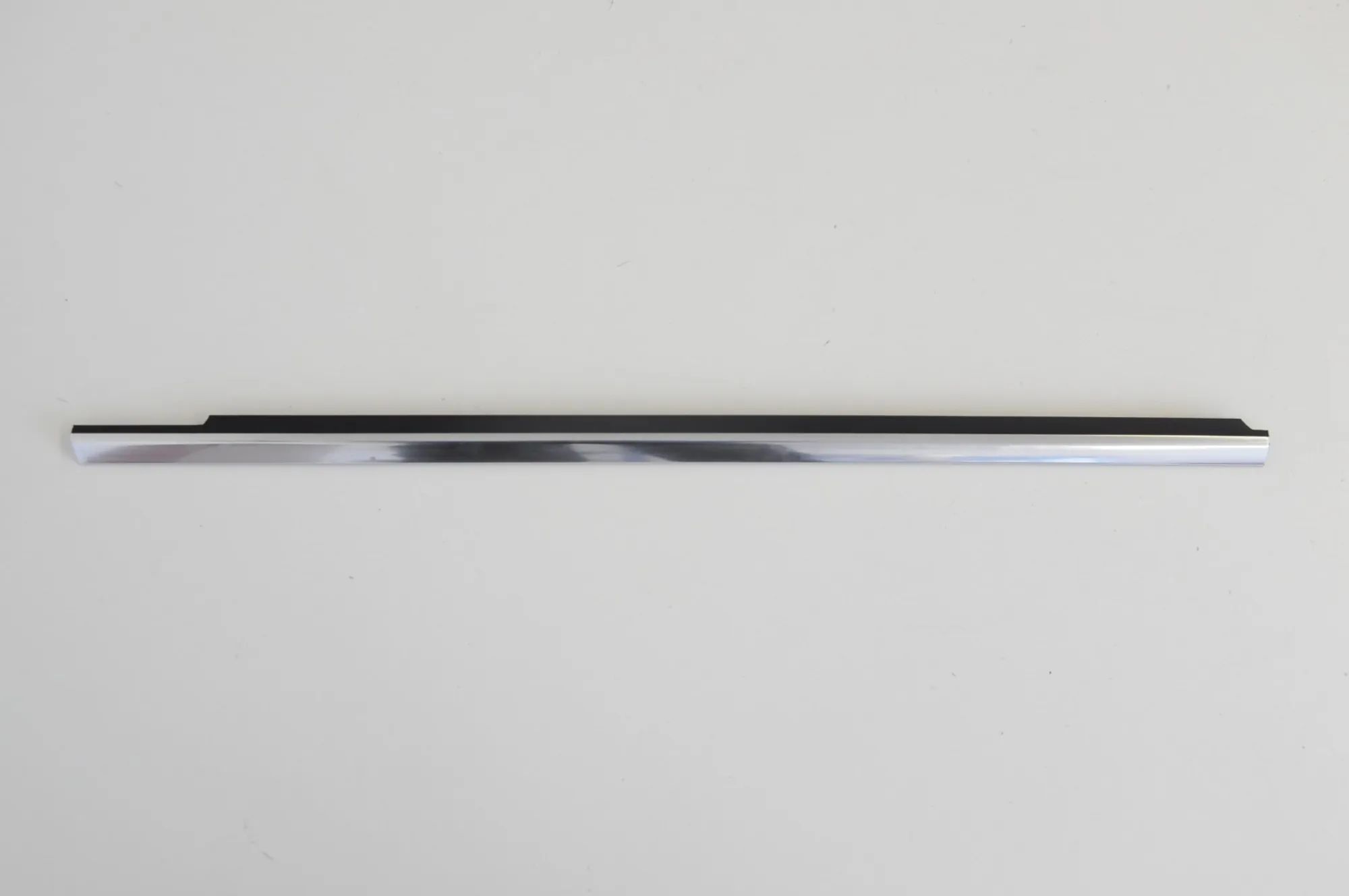 Mercedes-Benz A (W169) Door window moulding — front — right Door window moulding — front — right — MERCEDES...