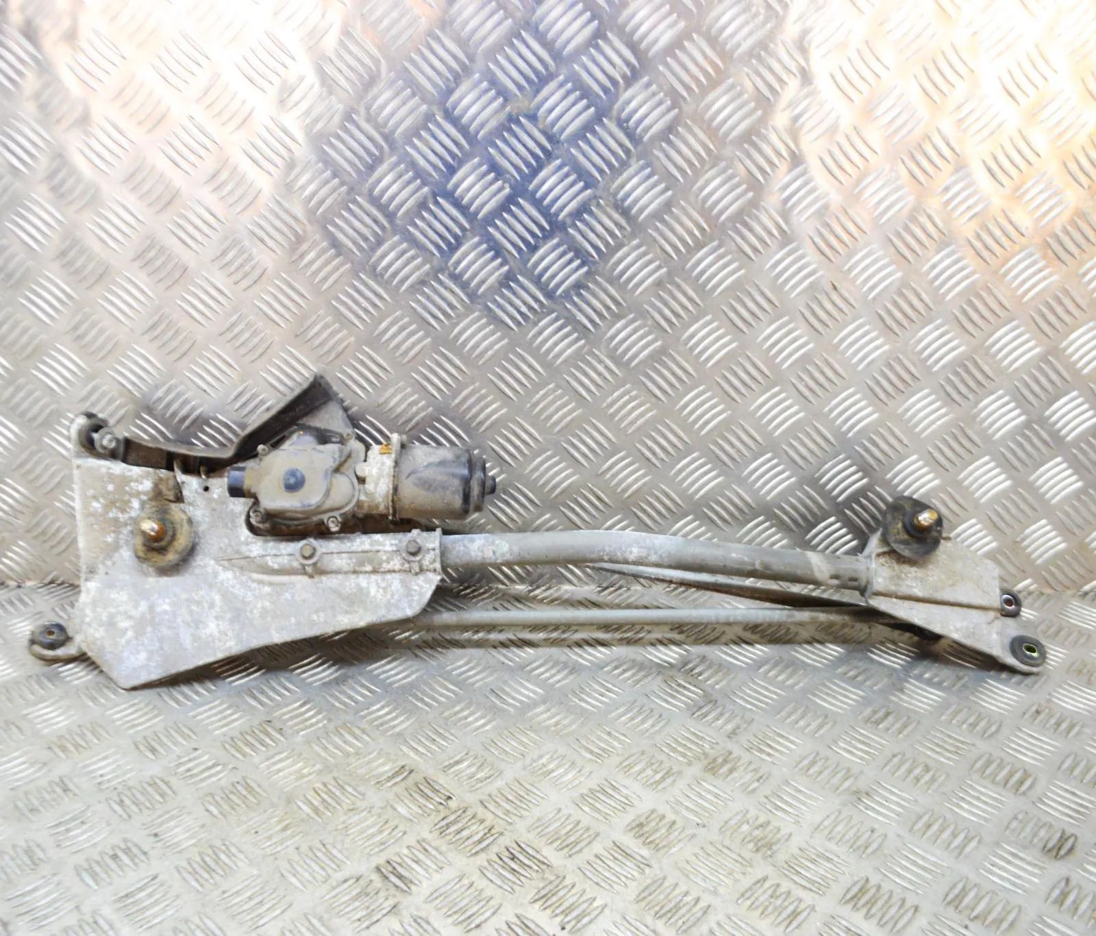Infiniti FX (S50) Front Windshield Wiper Mechanism Front Windshield Wiper Mechanism — INFINITI FX ...